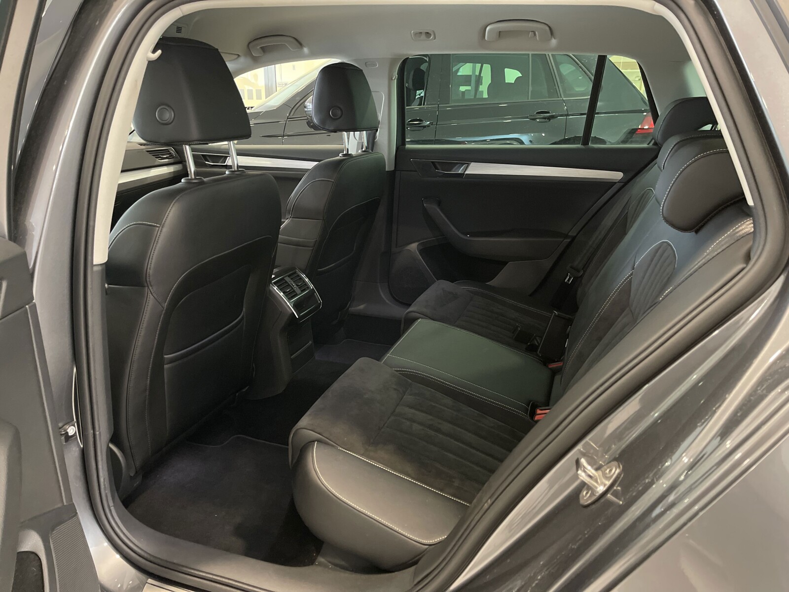 Škoda Superb Combi - zdjęcie 10