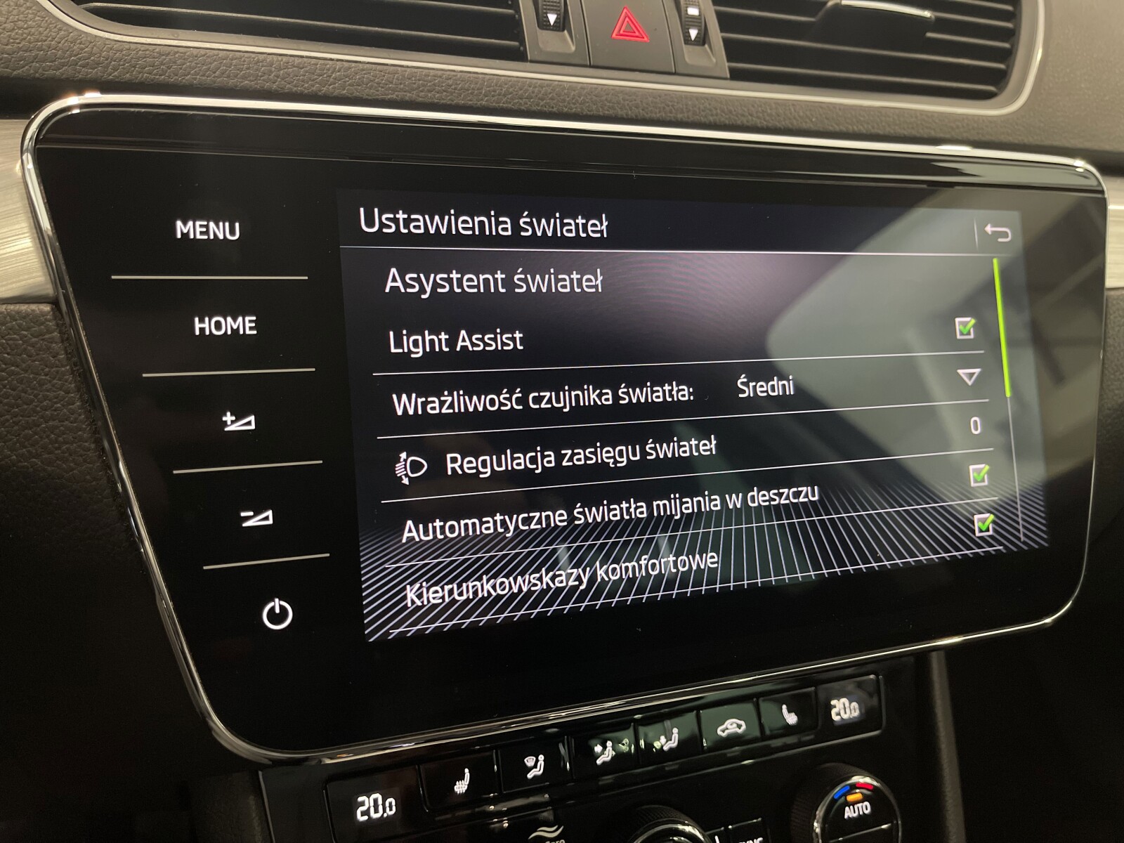 Škoda Superb Combi - zdjęcie 21