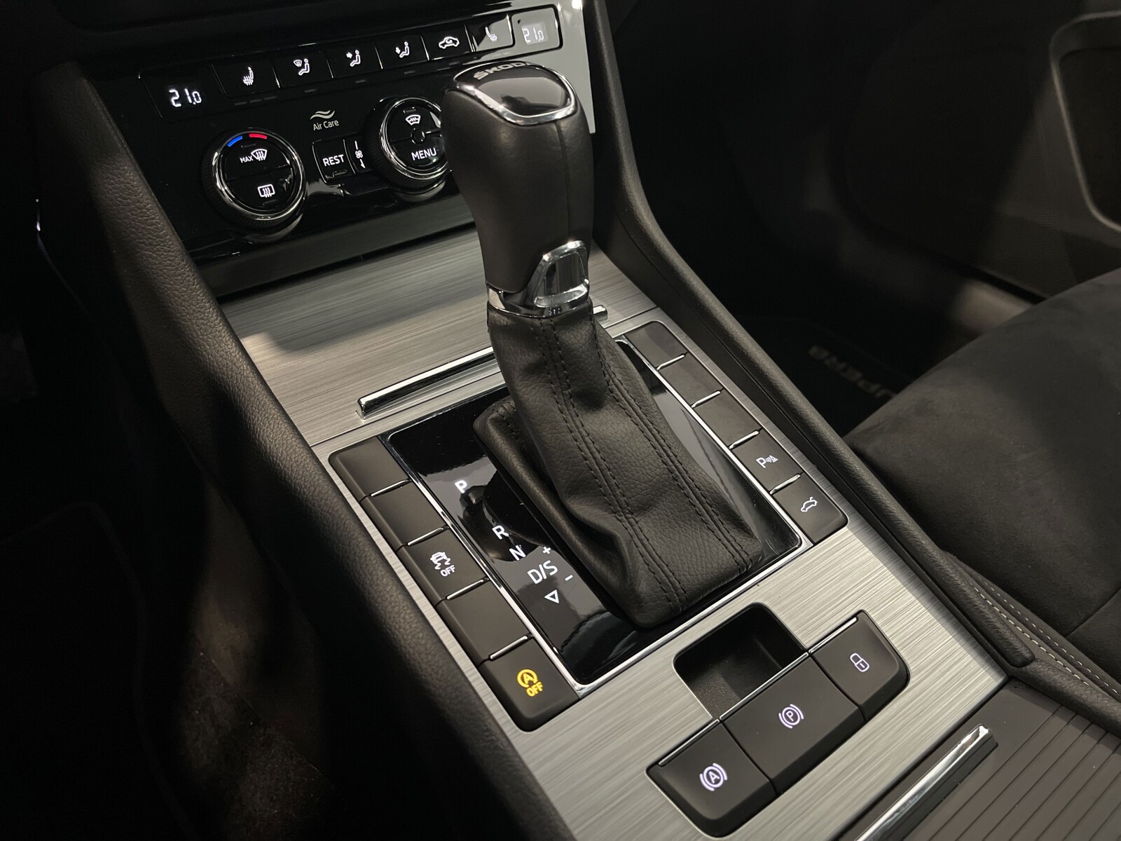 Škoda Superb Combi - zdjęcie 23