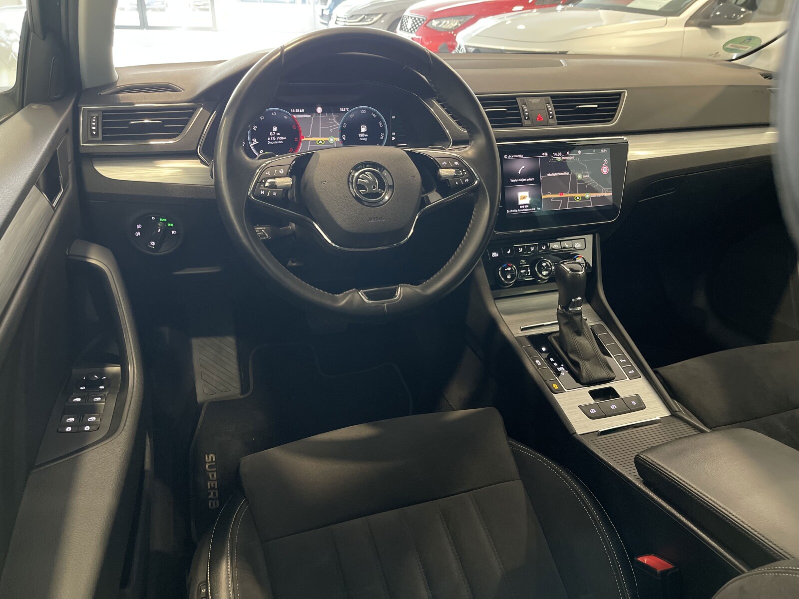 Škoda Superb Combi - zdjęcie 11