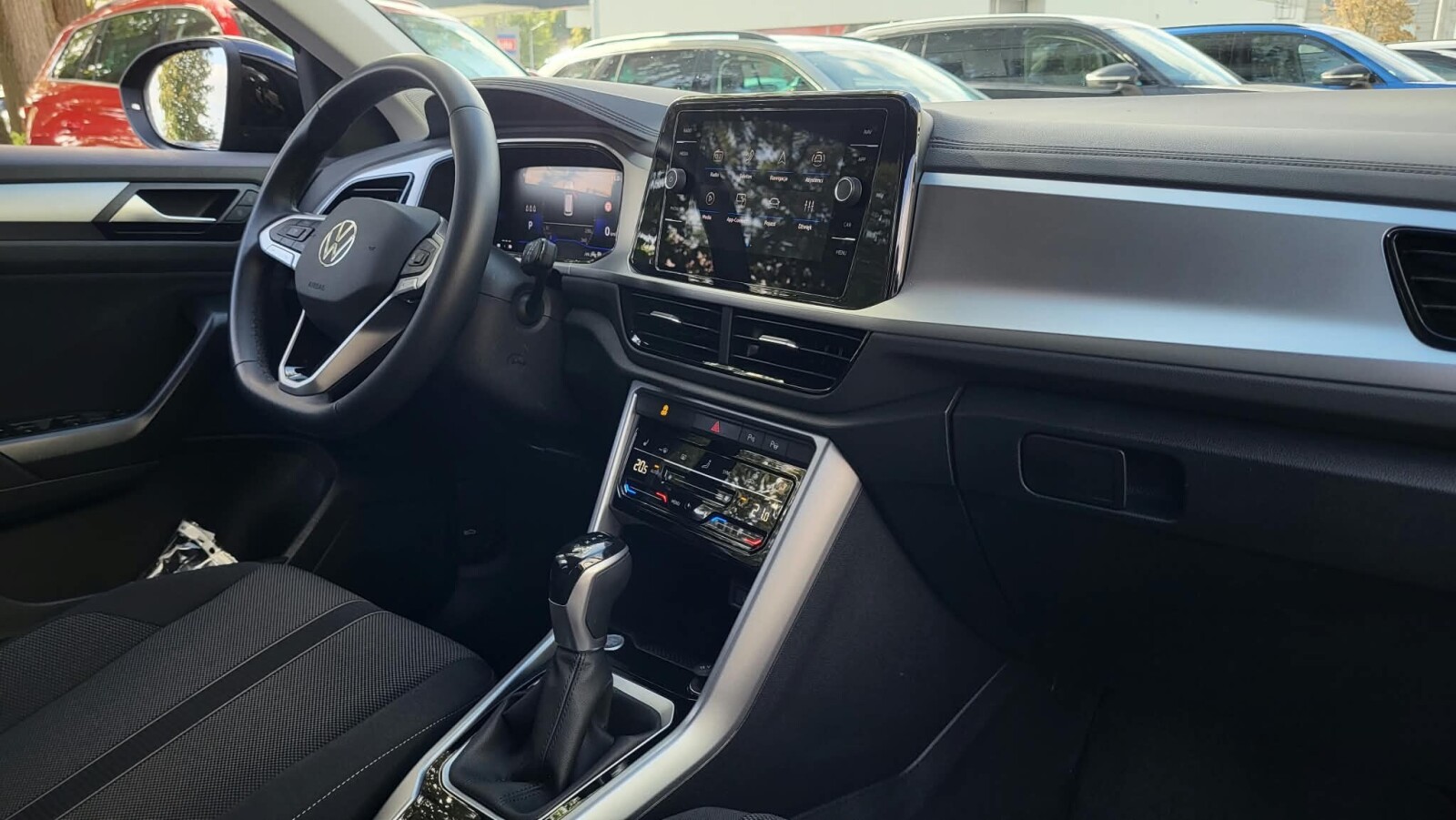 Volkswagen T-Roc - zdjęcie 14