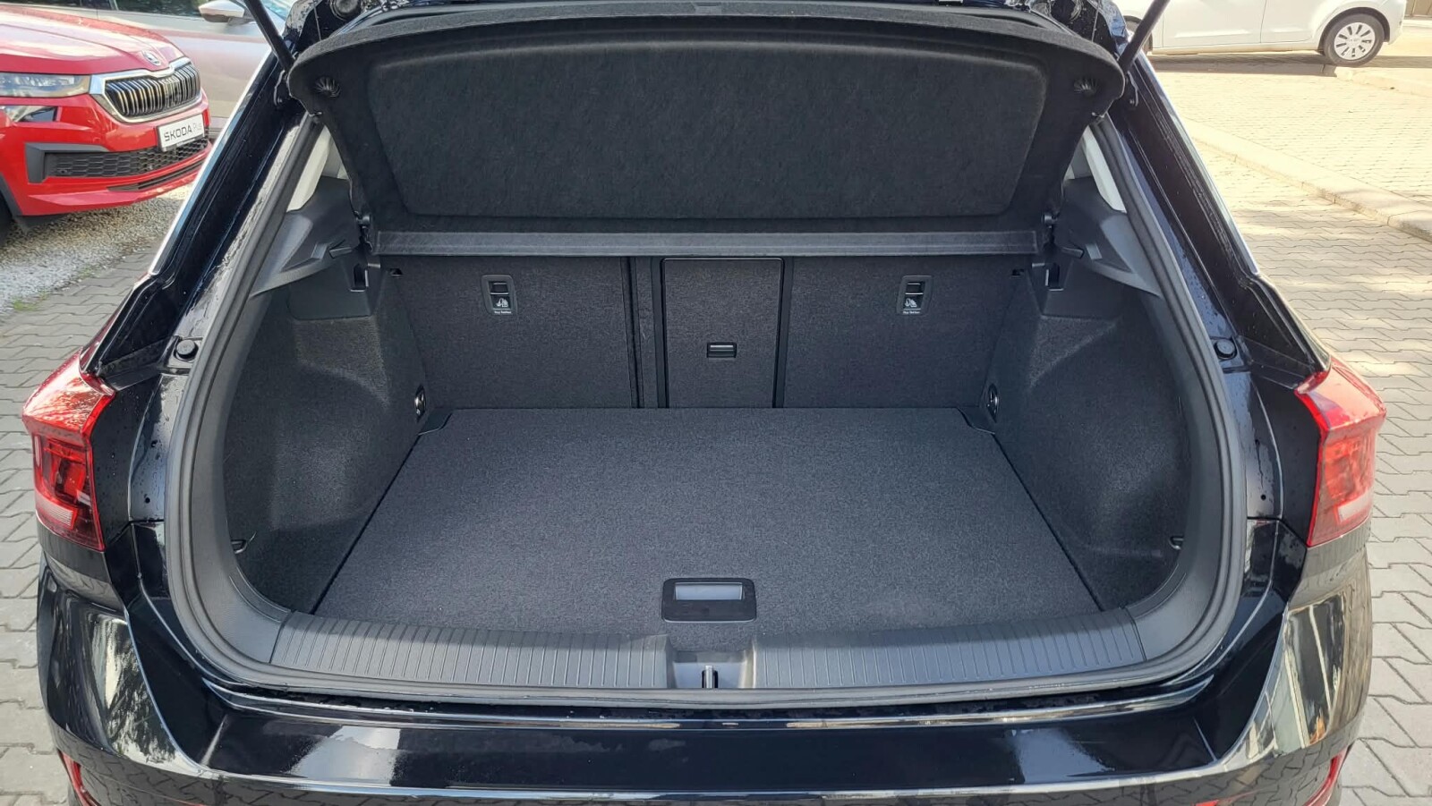 Volkswagen T-Roc - zdjęcie 12