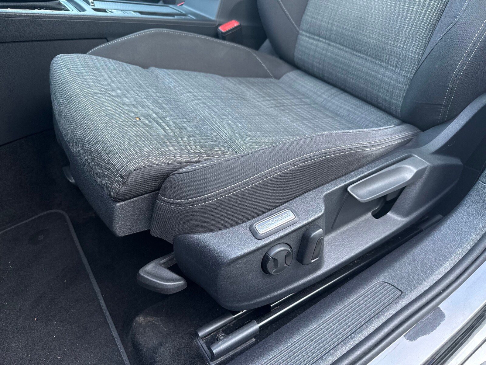 Volkswagen Passat - zdjęcie 13