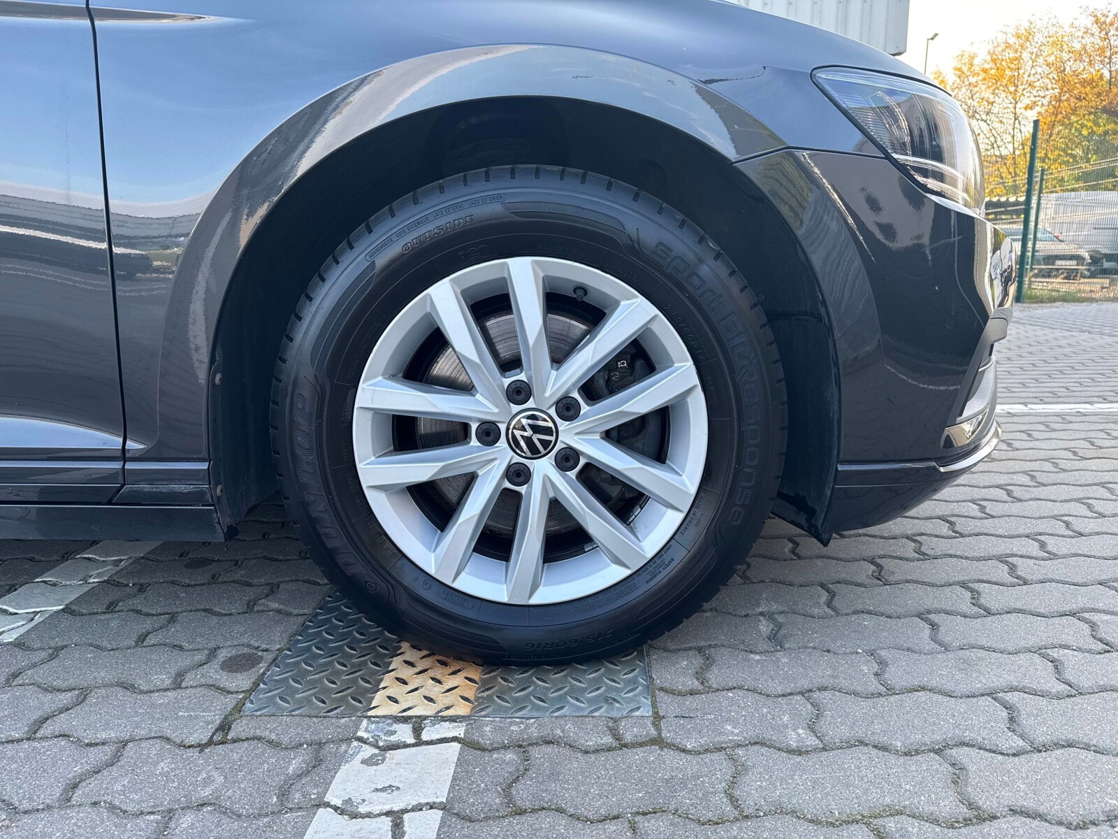 Volkswagen Passat - zdjęcie 29