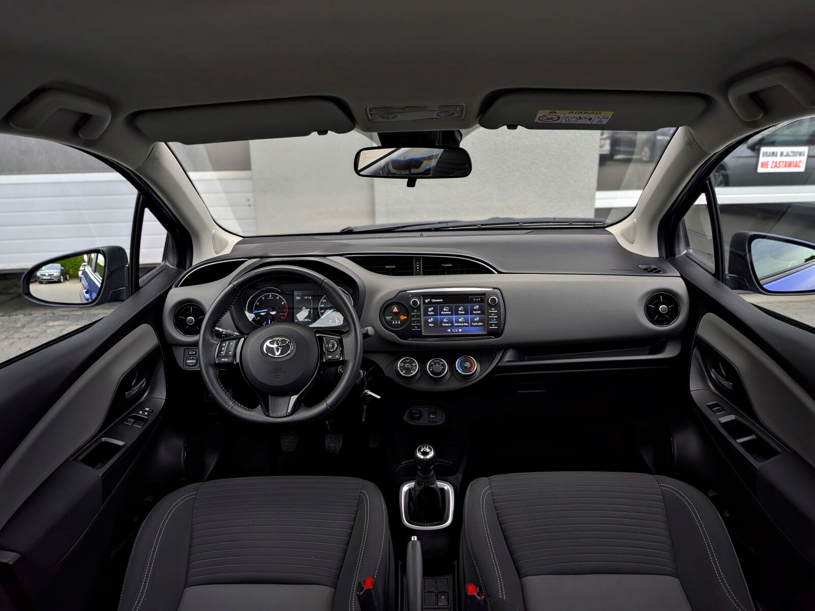 Toyota Yaris - zdjęcie 15
