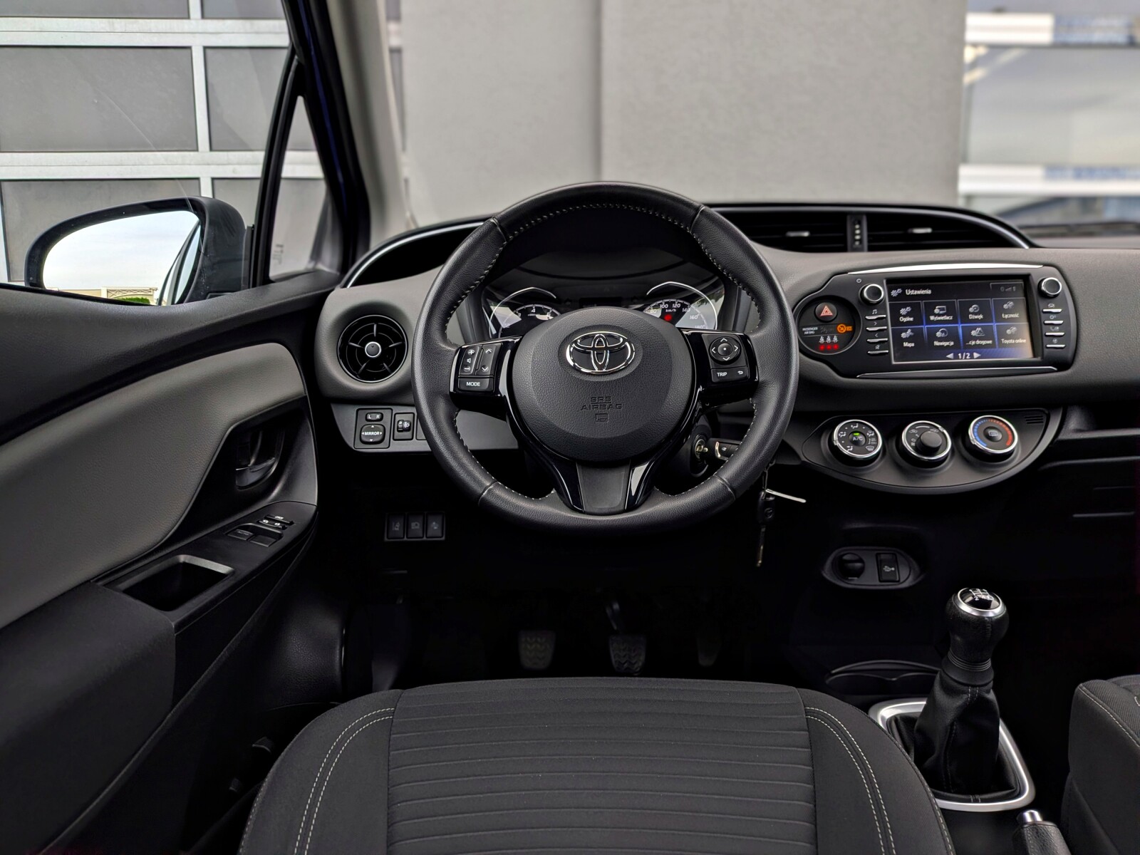 Toyota Yaris - zdjęcie 17
