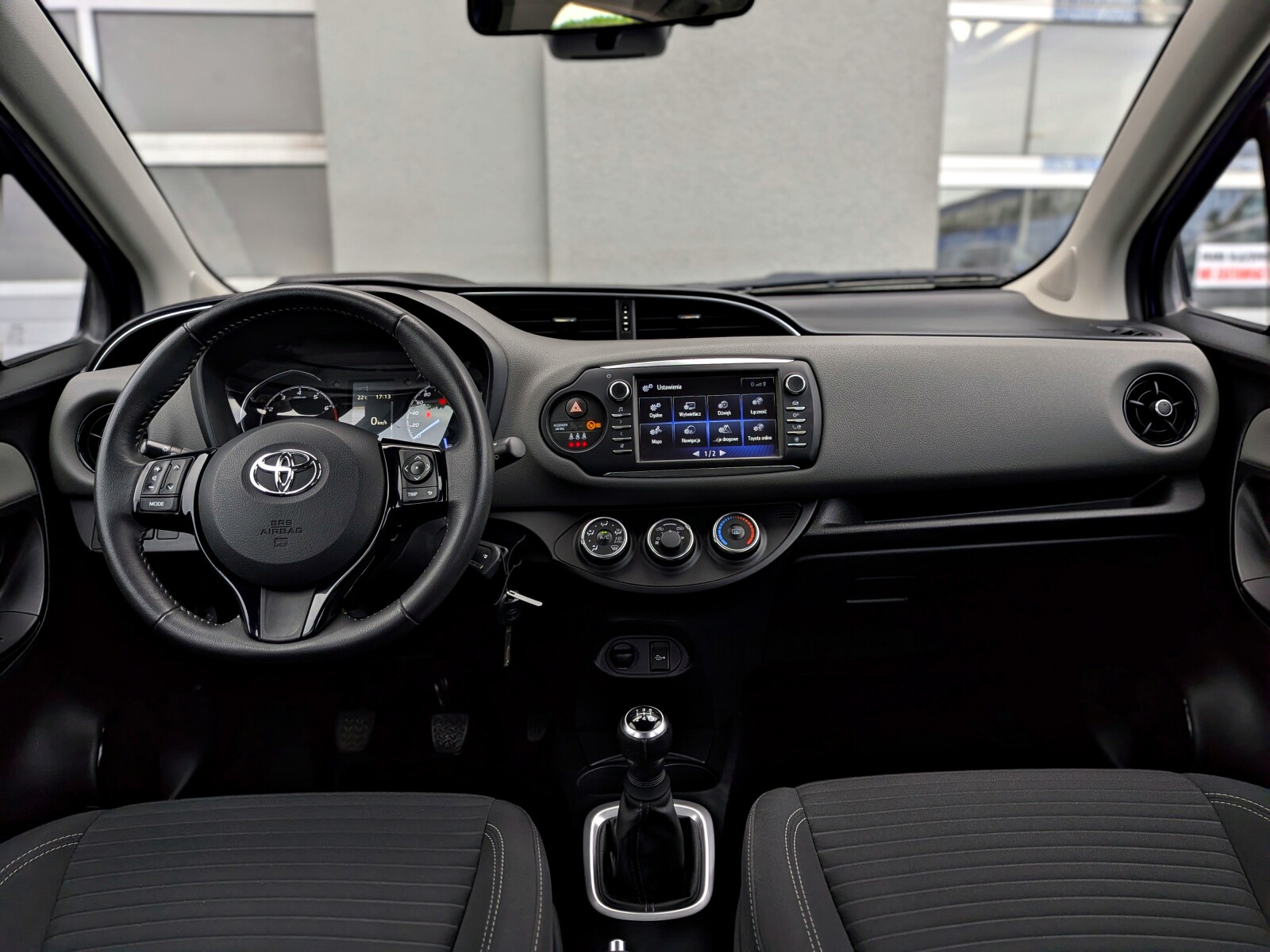 Toyota Yaris - zdjęcie 16