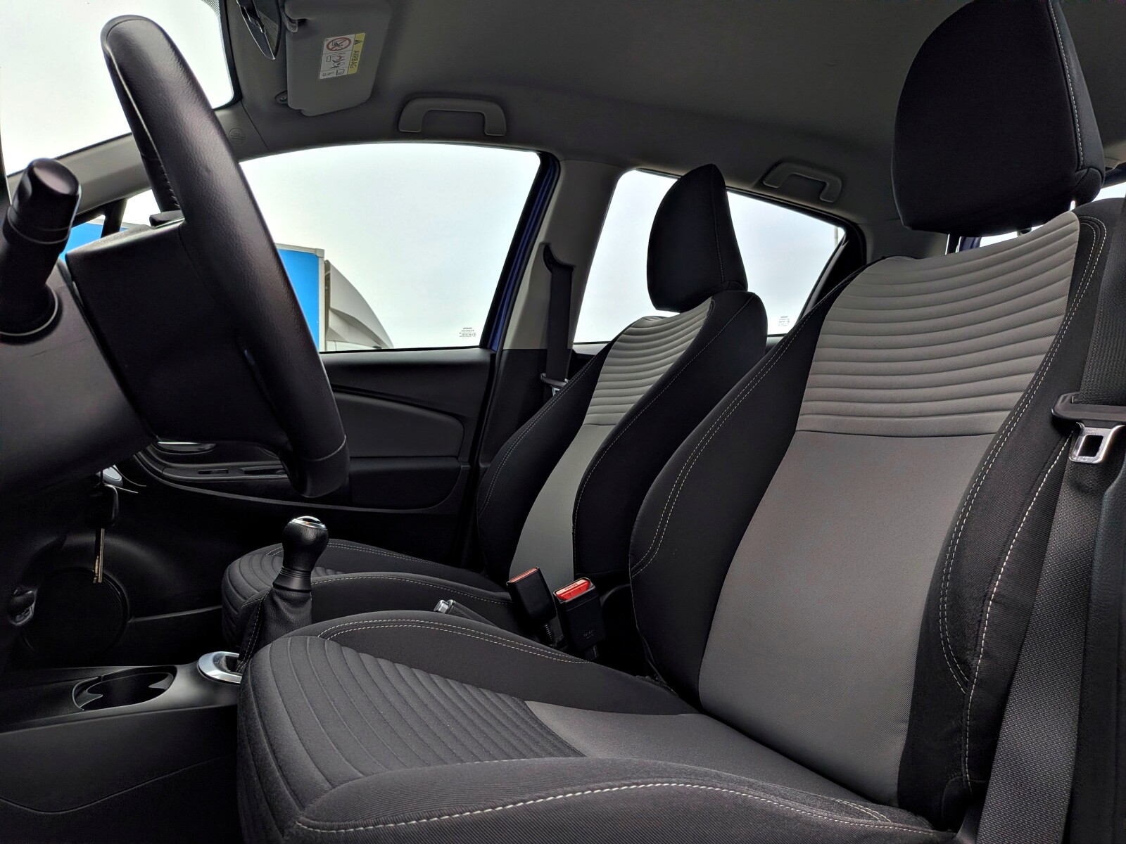 Toyota Yaris - zdjęcie 9