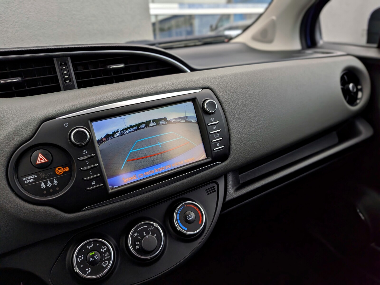Toyota Yaris - zdjęcie 25