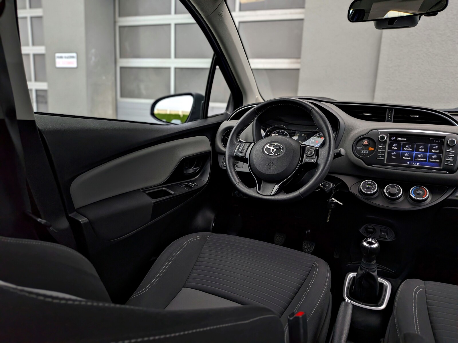 Toyota Yaris - zdjęcie 13