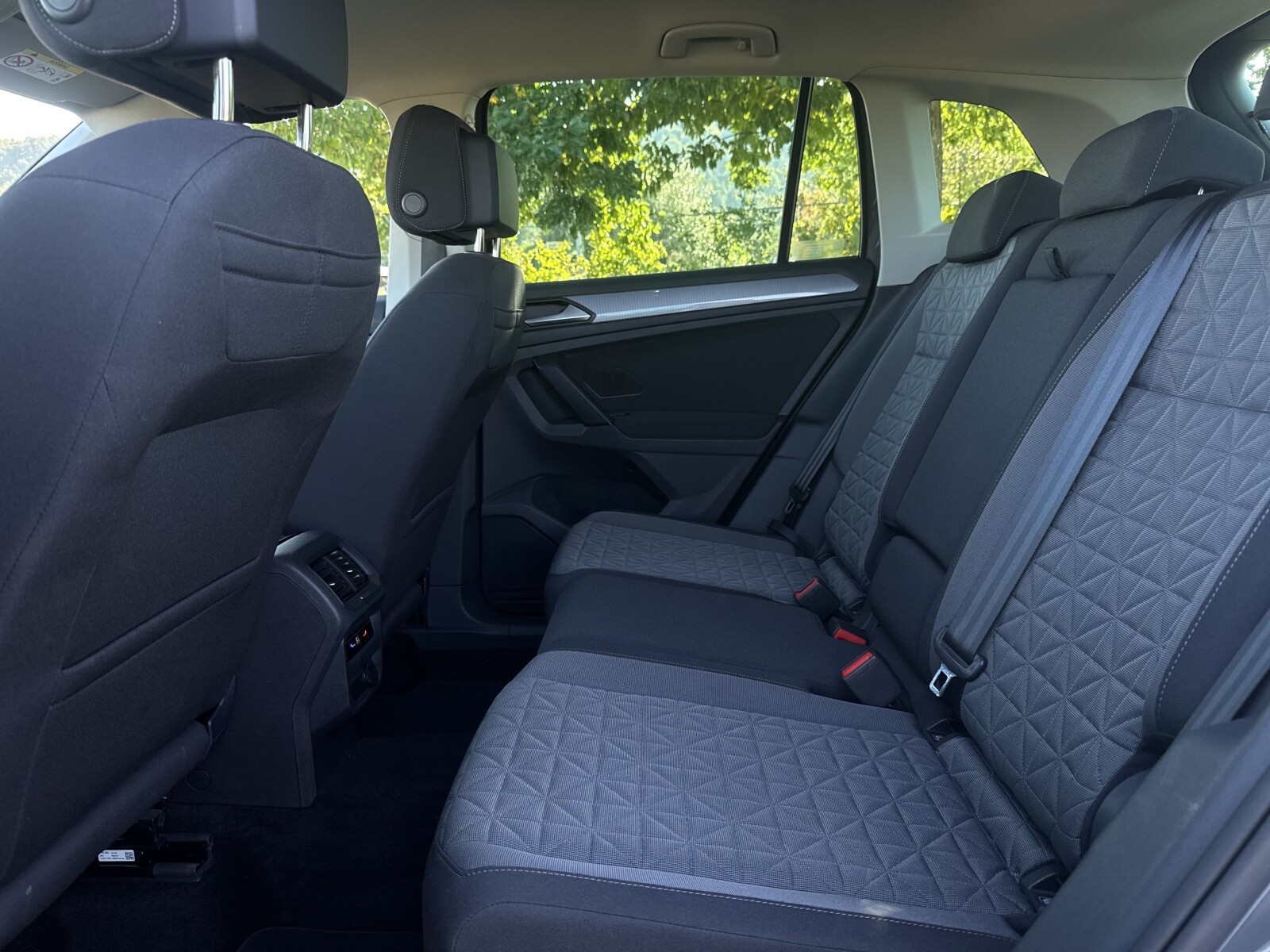 Volkswagen Tiguan - zdjęcie 28