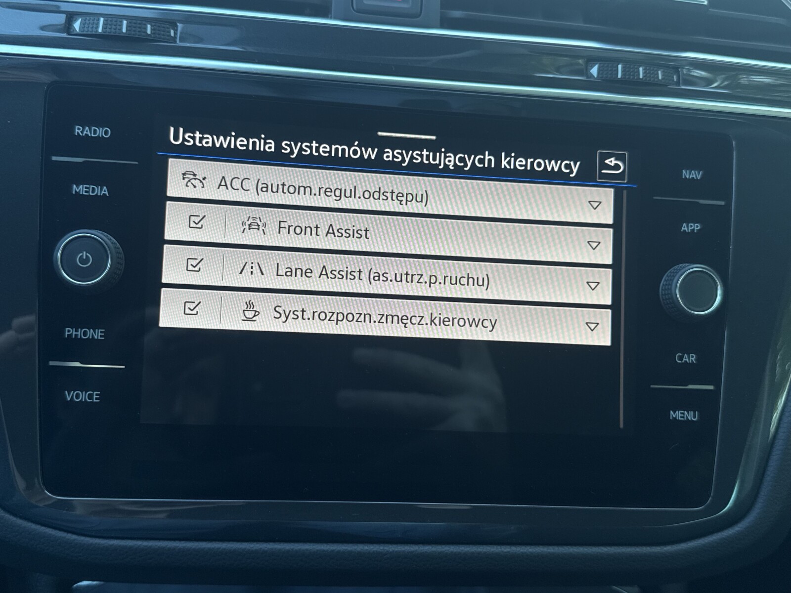 Volkswagen Tiguan - zdjęcie 24
