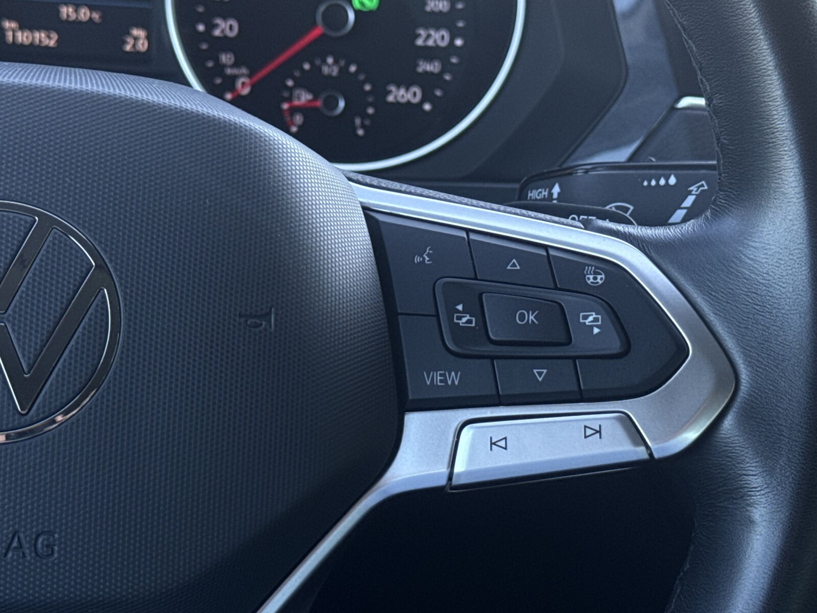 Volkswagen Tiguan - zdjęcie 16