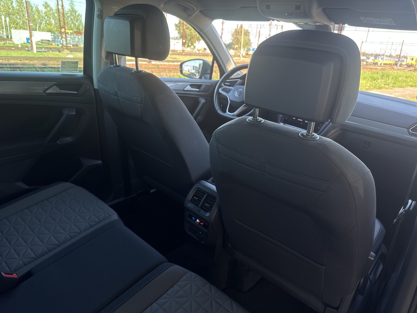 Volkswagen Tiguan - zdjęcie 33
