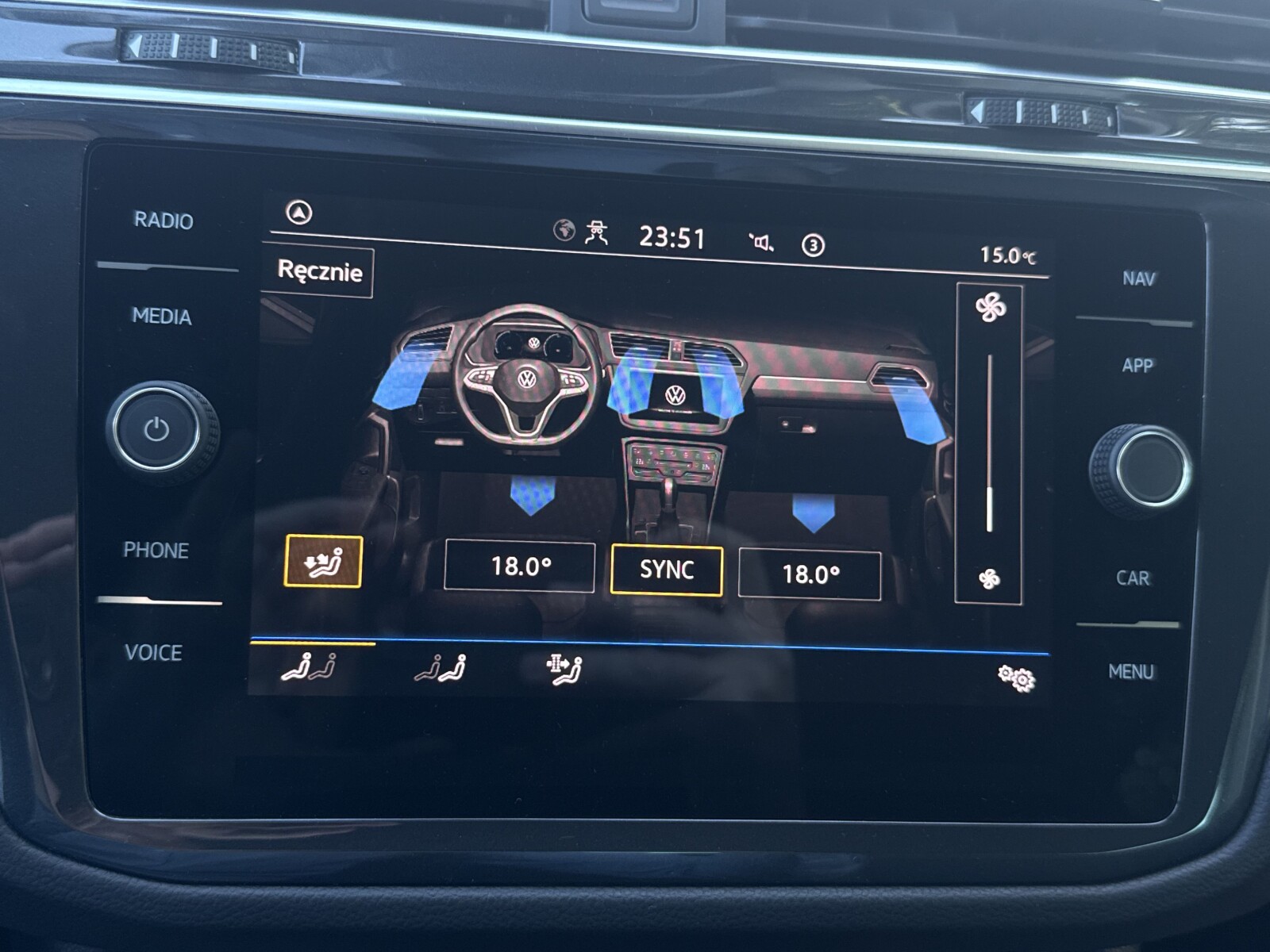 Volkswagen Tiguan - zdjęcie 25