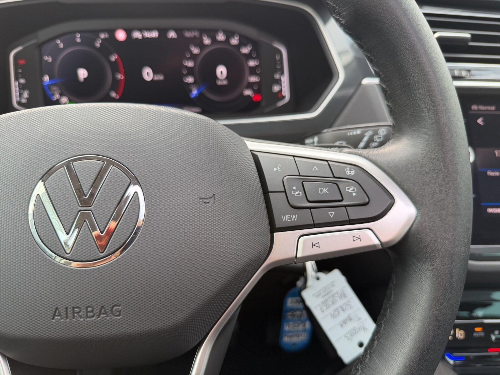 Volkswagen Tiguan - zdjęcie 16