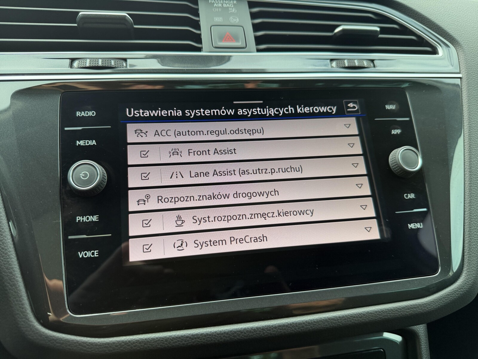 Volkswagen Tiguan - zdjęcie 29