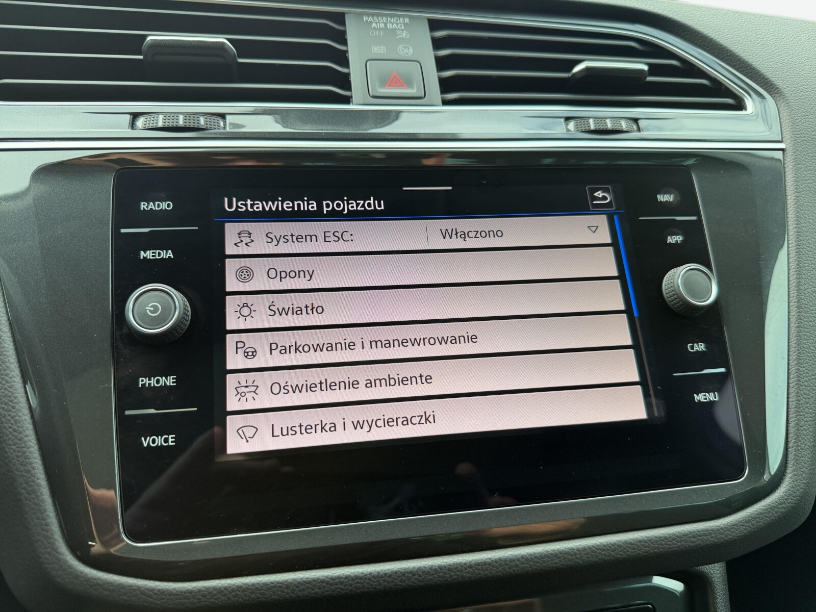 Volkswagen Tiguan - zdjęcie 27