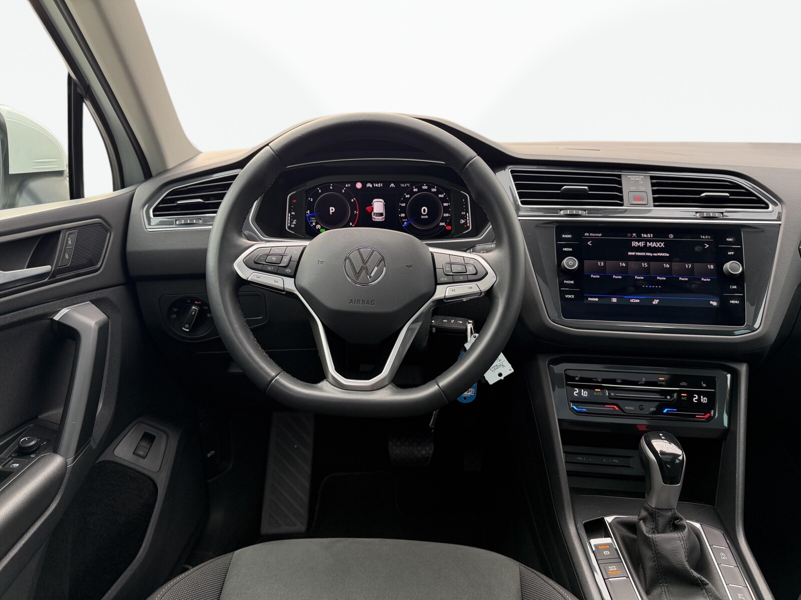 Volkswagen Tiguan - zdjęcie 18