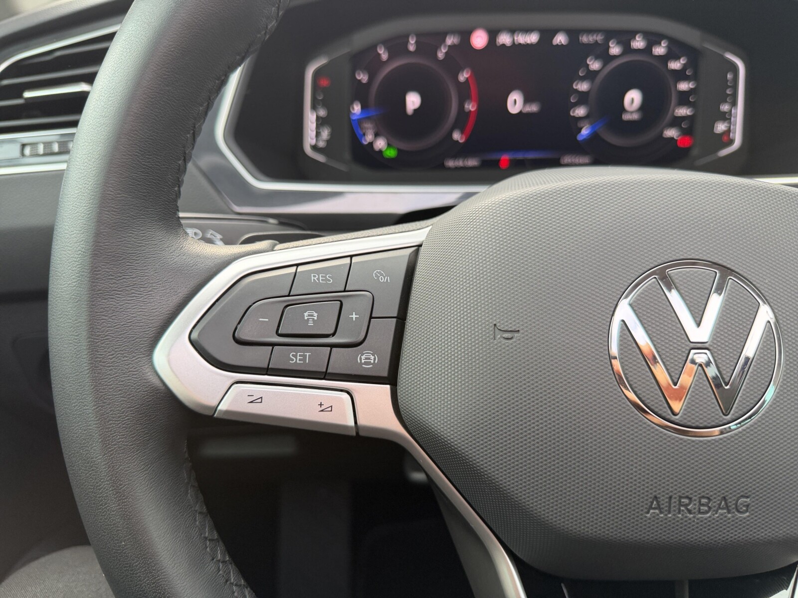 Volkswagen Tiguan - zdjęcie 15