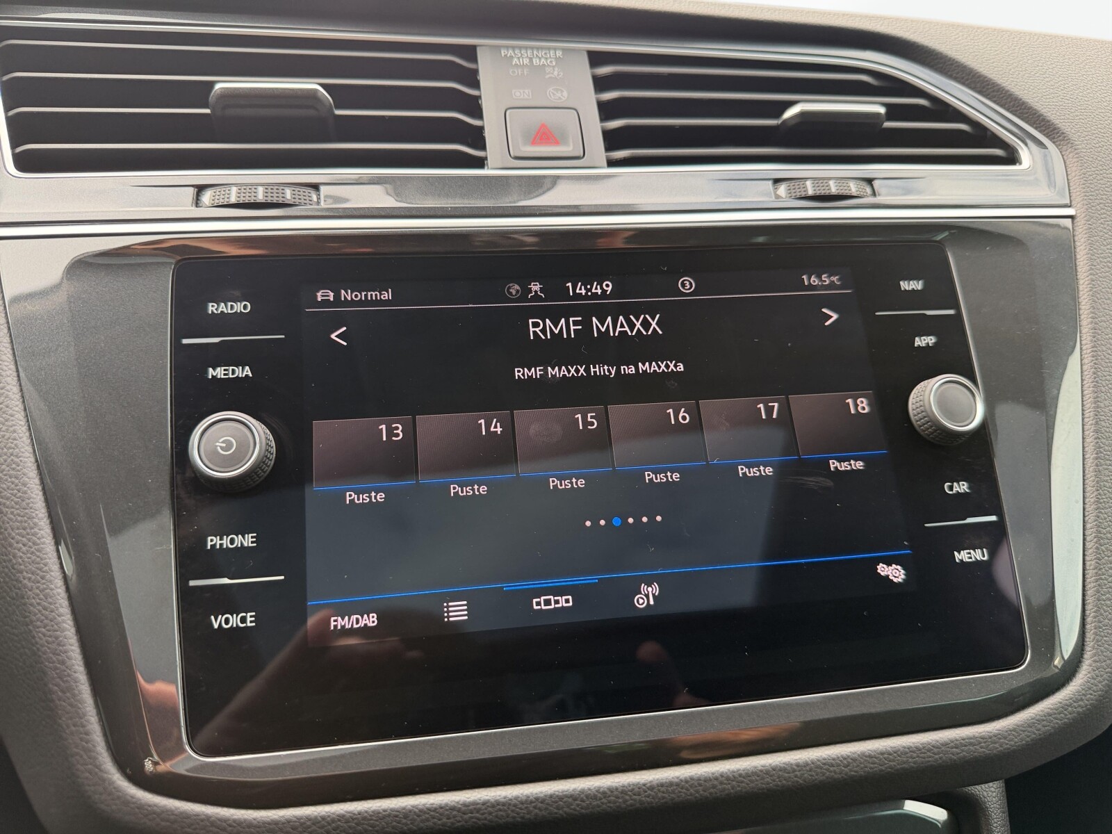Volkswagen Tiguan - zdjęcie 23