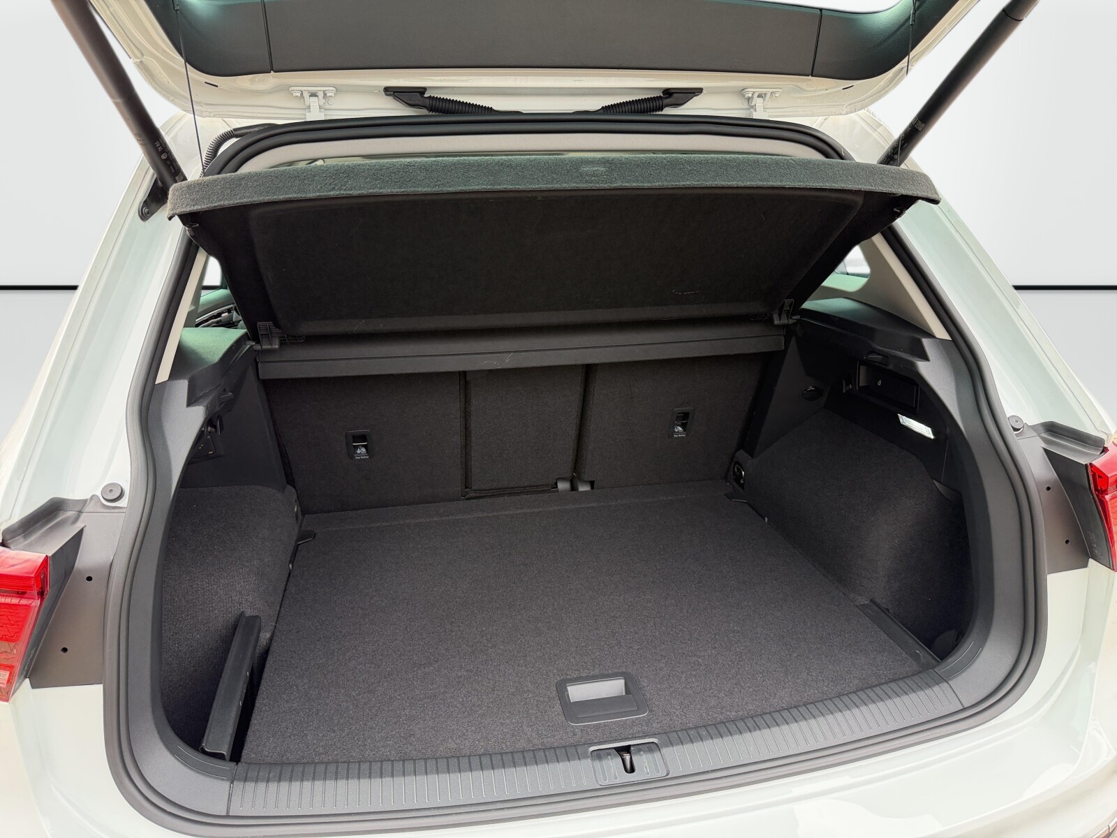 Volkswagen Tiguan - zdjęcie 38