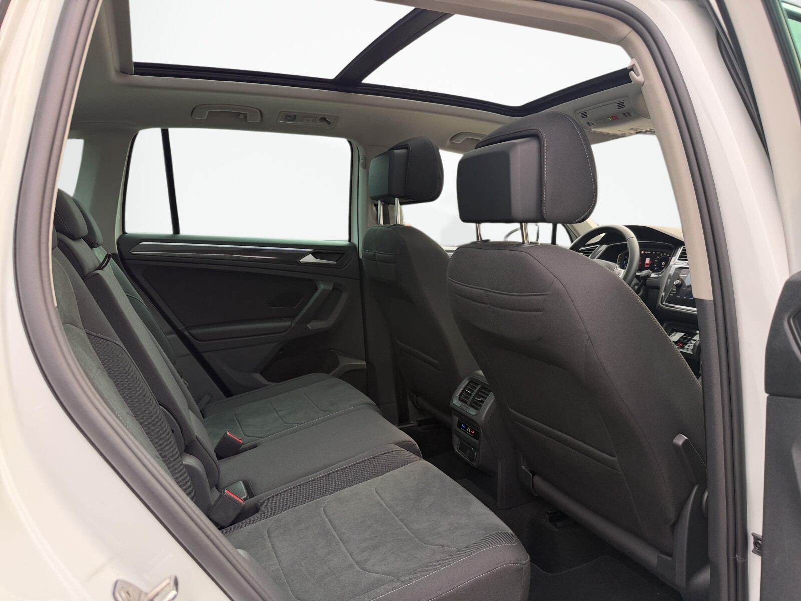 Volkswagen Tiguan - zdjęcie 40