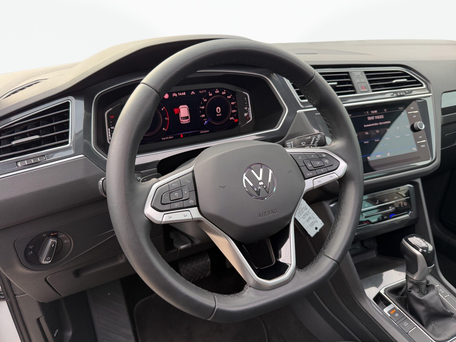 Volkswagen Tiguan - zdjęcie 11