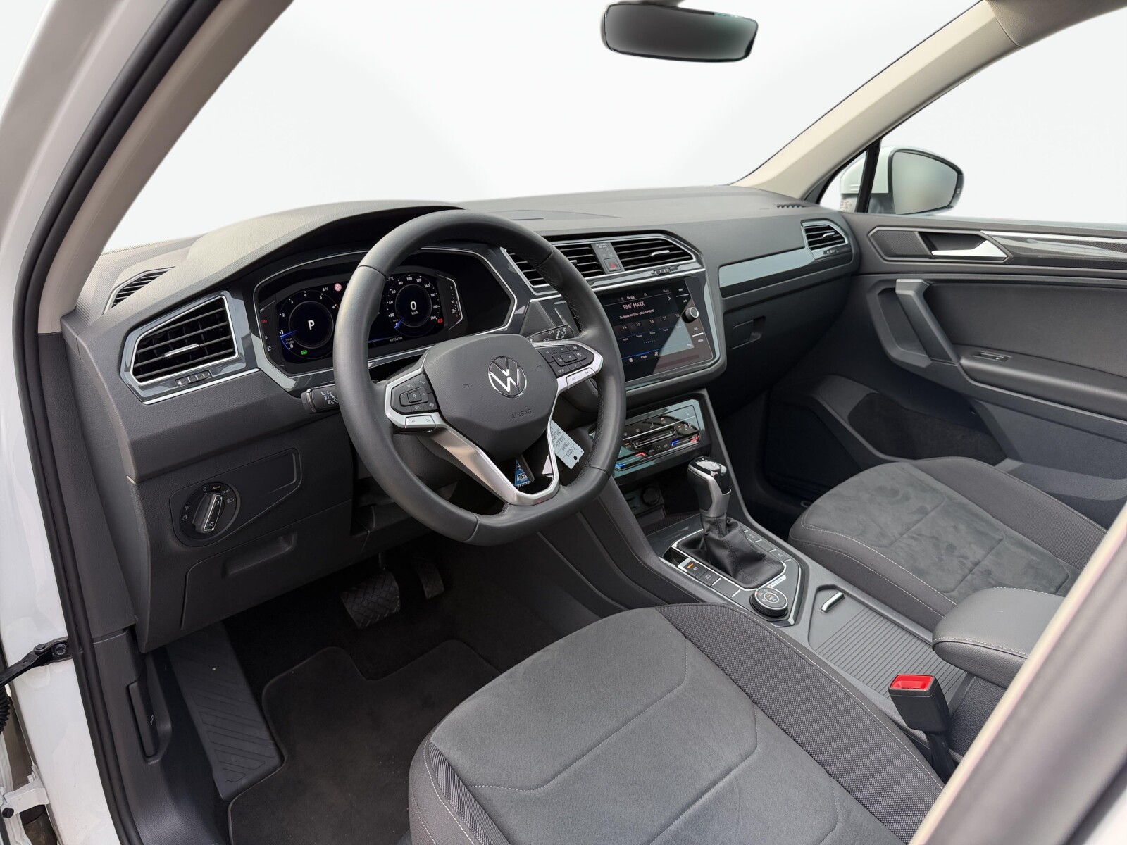 Volkswagen Tiguan - zdjęcie 10
