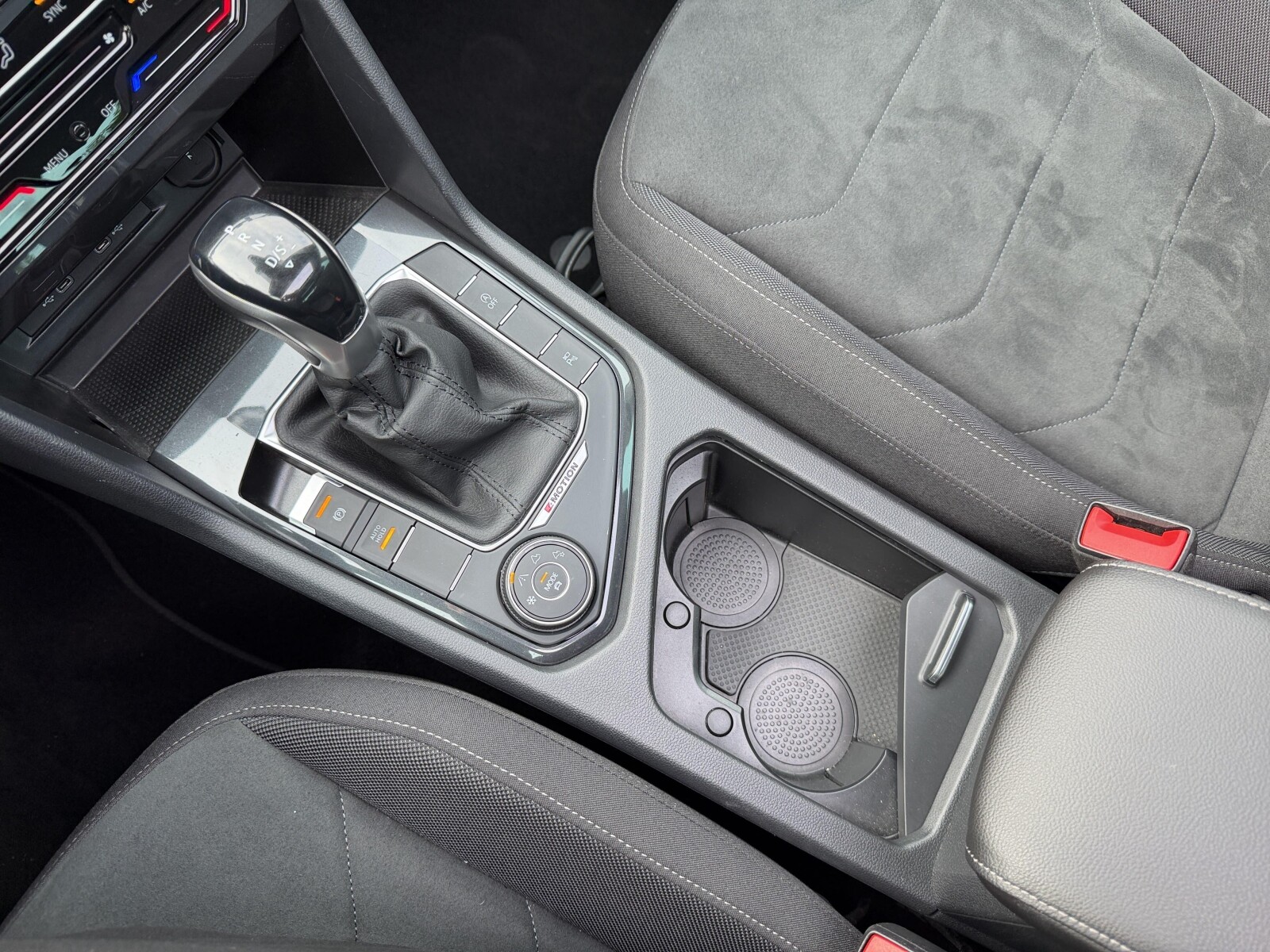 Volkswagen Tiguan - zdjęcie 19