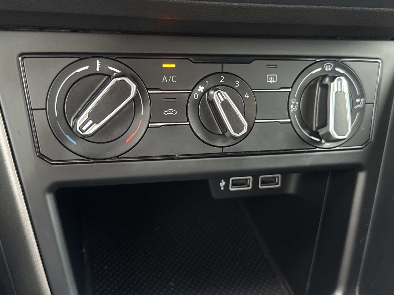 Volkswagen Polo - zdjęcie 23