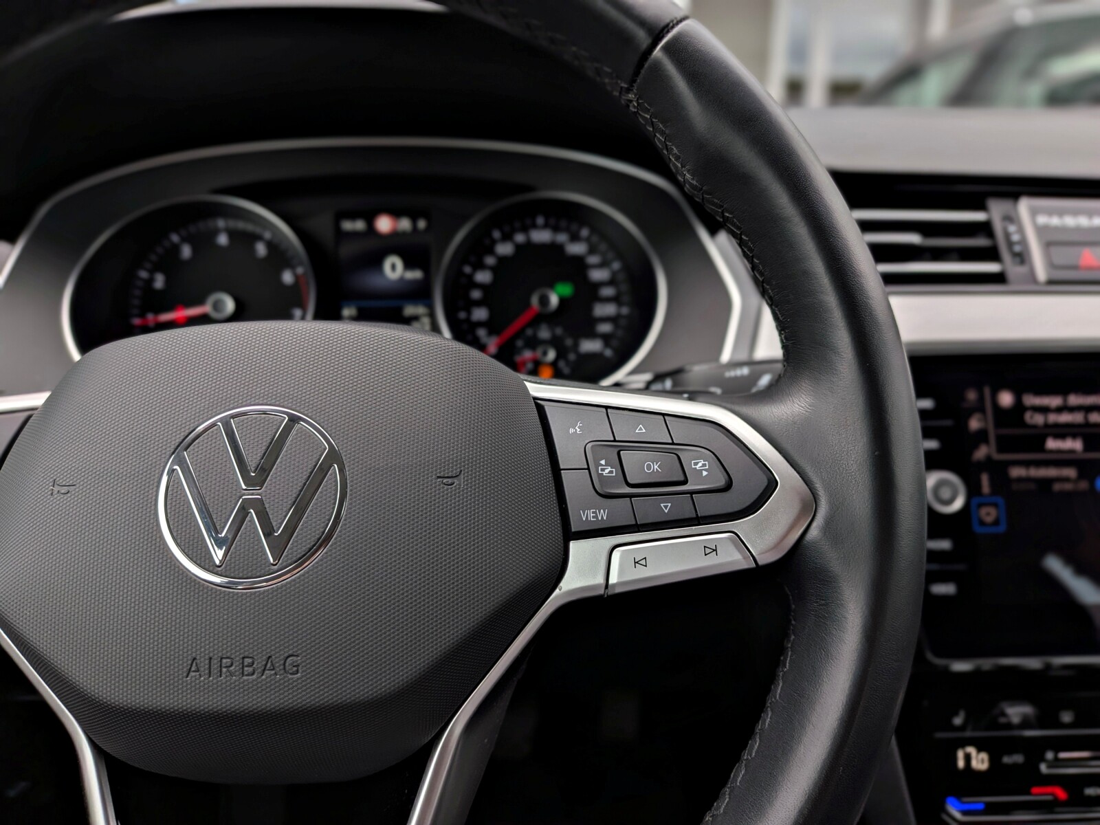 Volkswagen Passat - zdjęcie 22