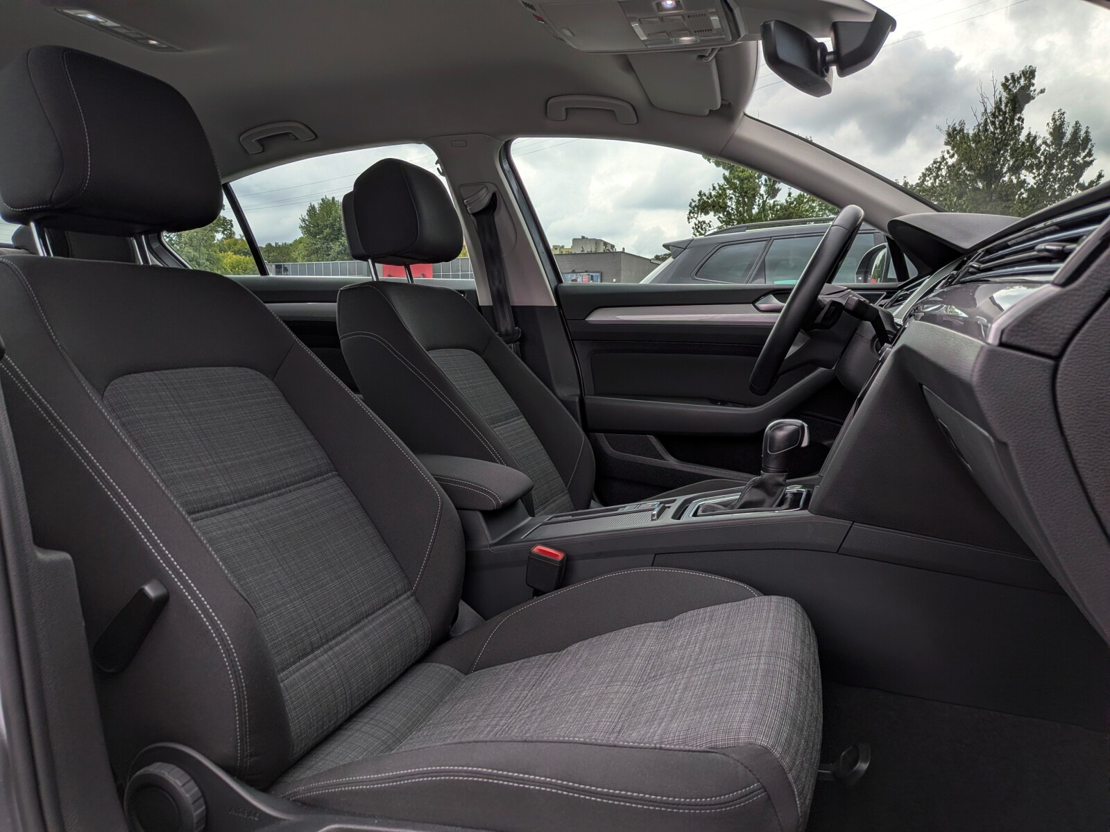 Volkswagen Passat - zdjęcie 11