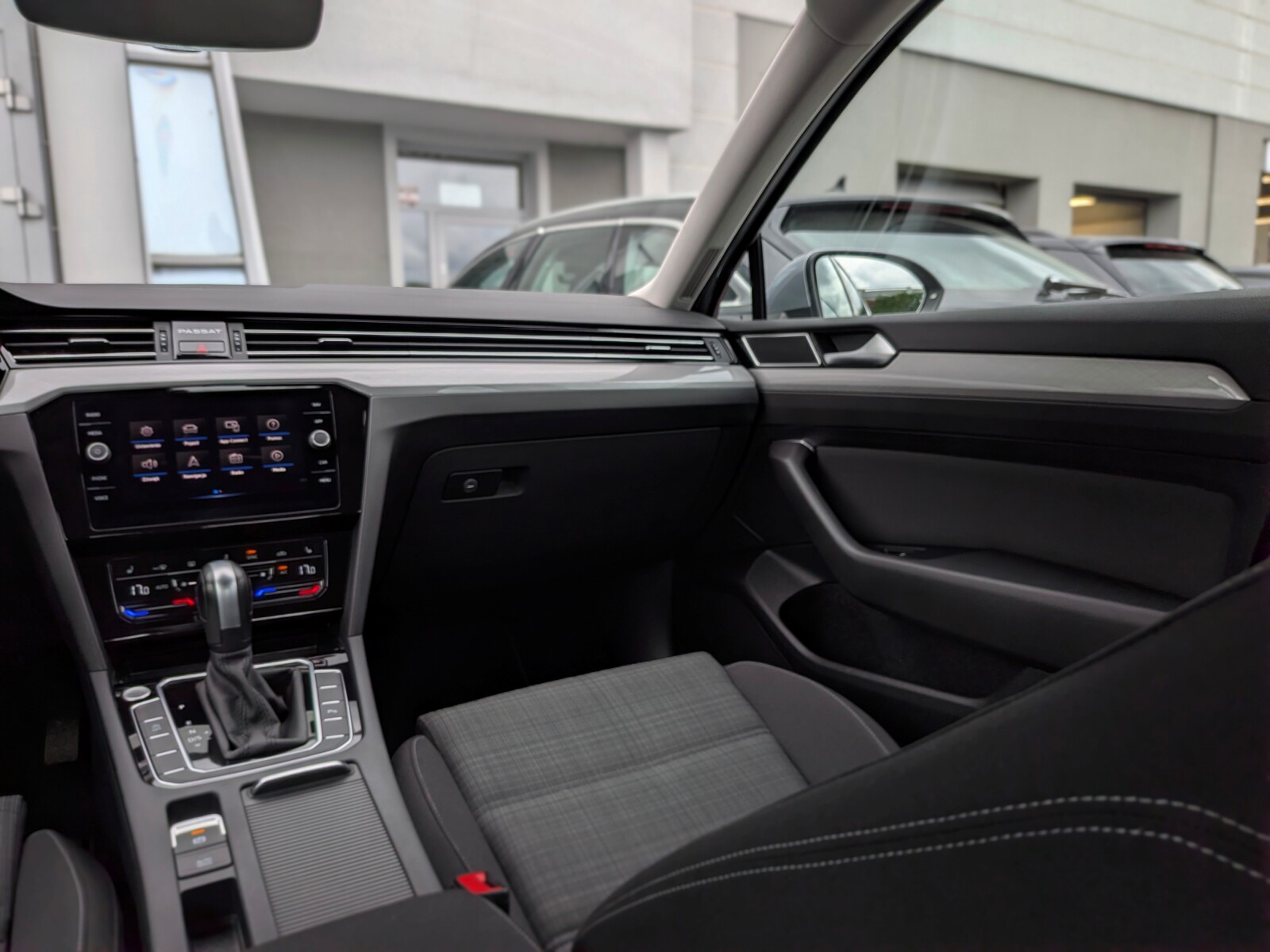 Volkswagen Passat - zdjęcie 16