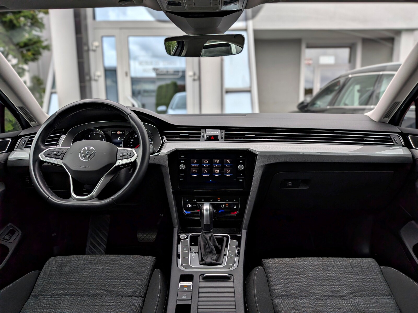 Volkswagen Passat - zdjęcie 18