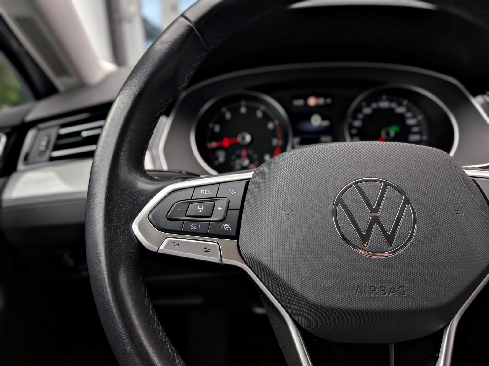 Volkswagen Passat - zdjęcie 21