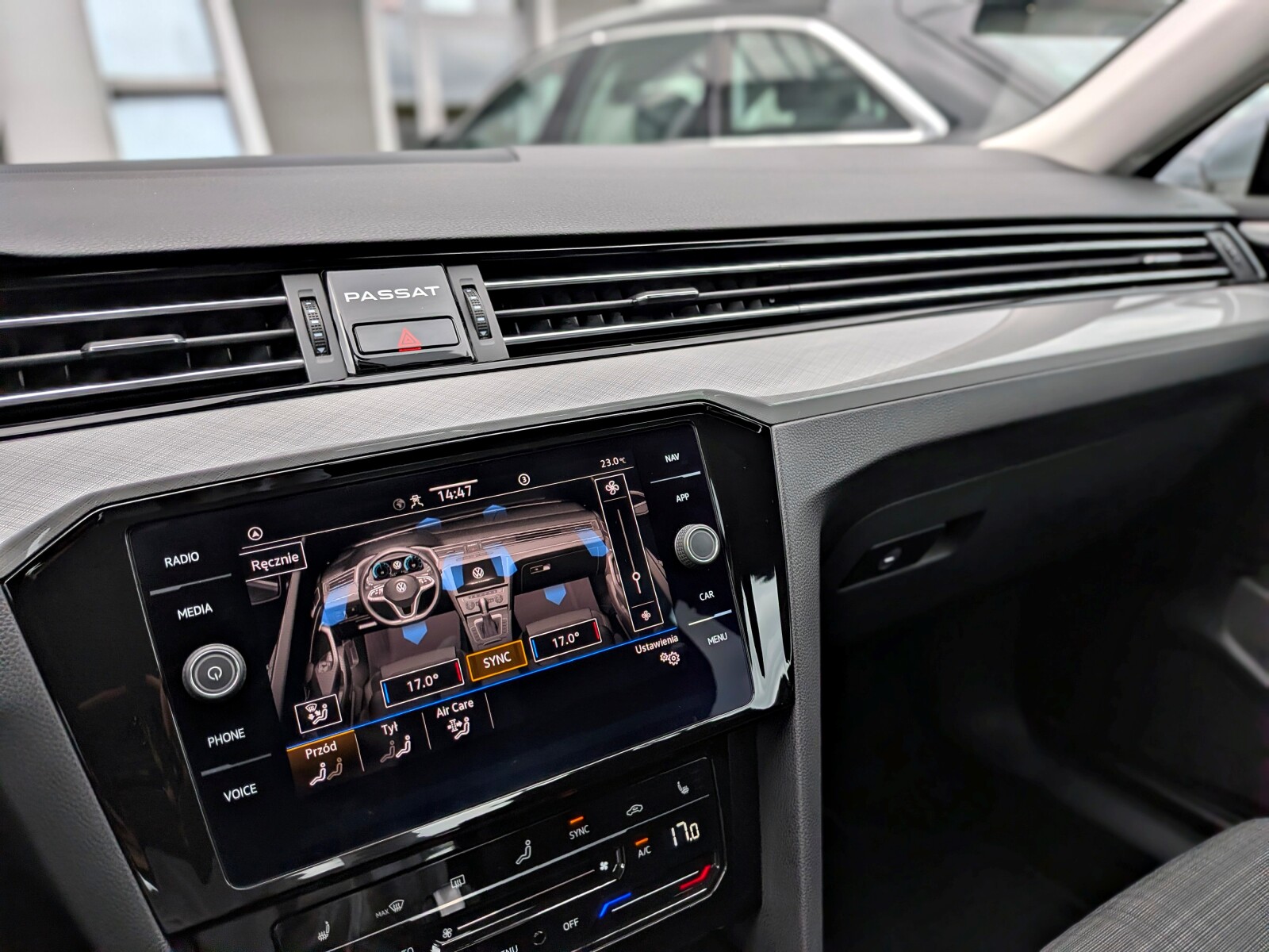 Volkswagen Passat - zdjęcie 28