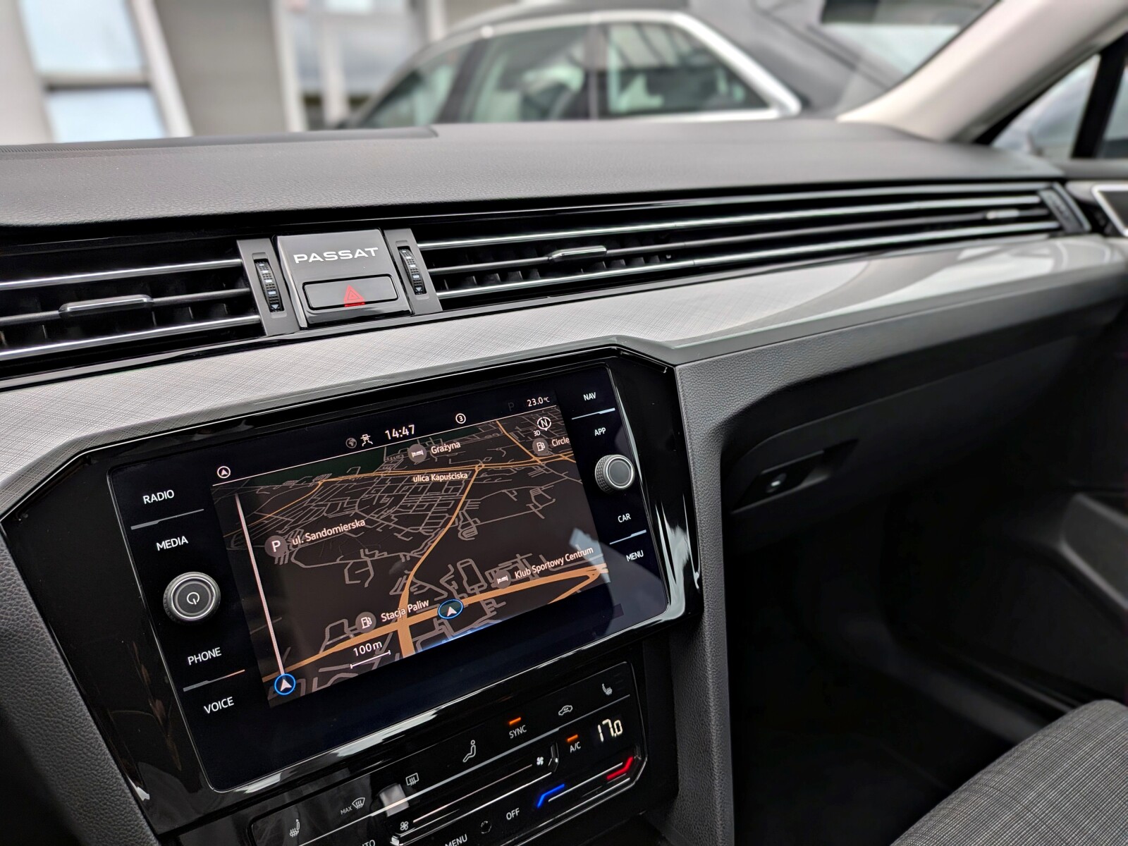 Volkswagen Passat - zdjęcie 27