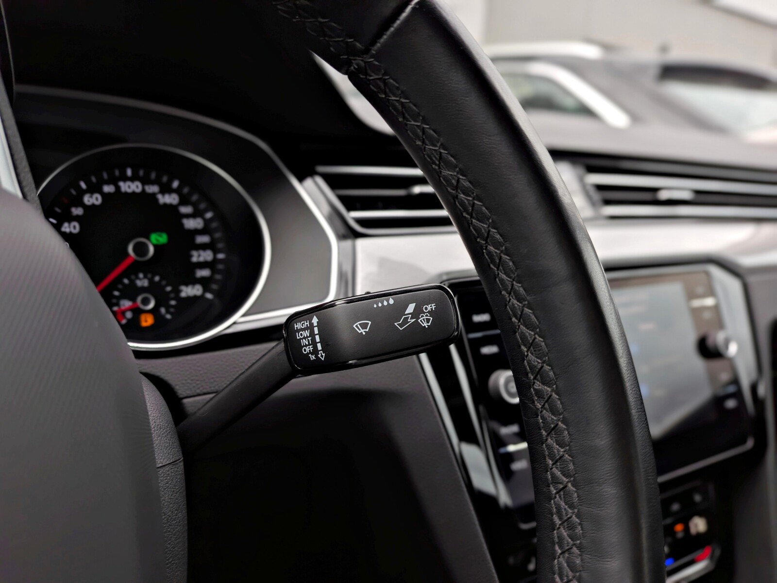 Volkswagen Passat - zdjęcie 24