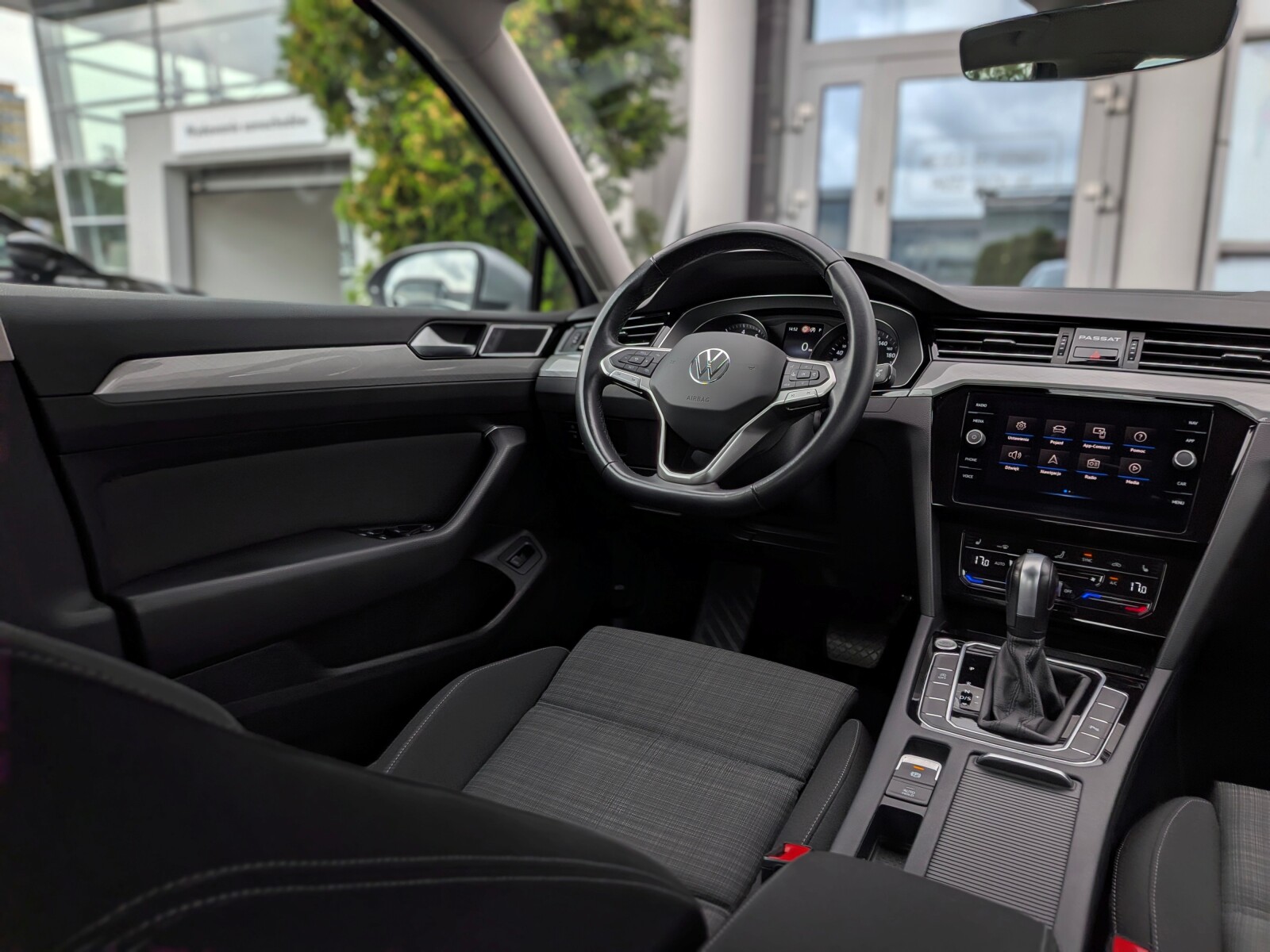 Volkswagen Passat - zdjęcie 15
