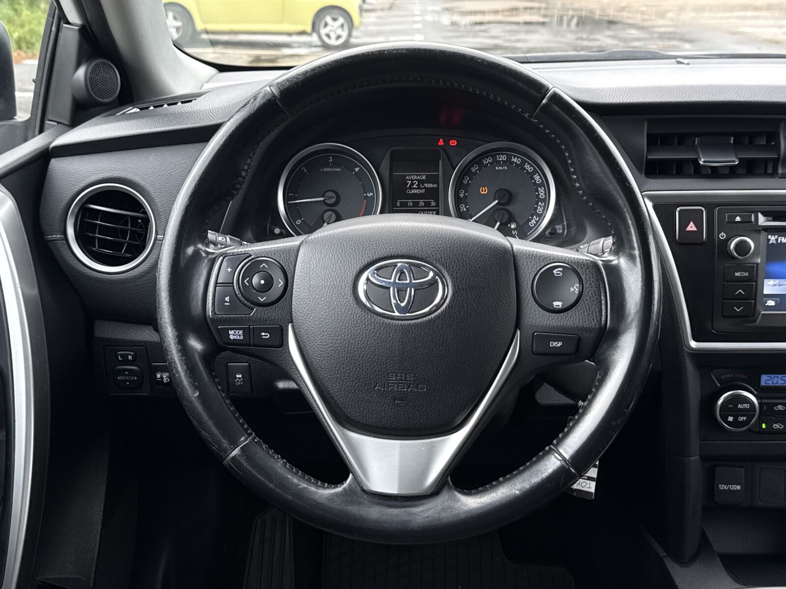 Toyota Auris - zdjęcie 14