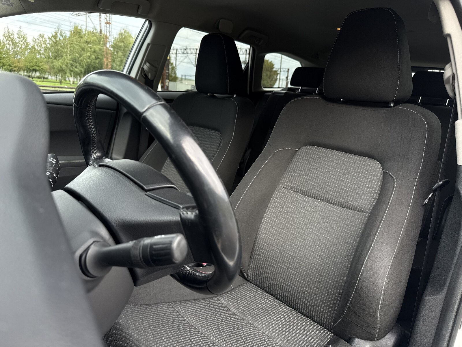 Toyota Auris - zdjęcie 11