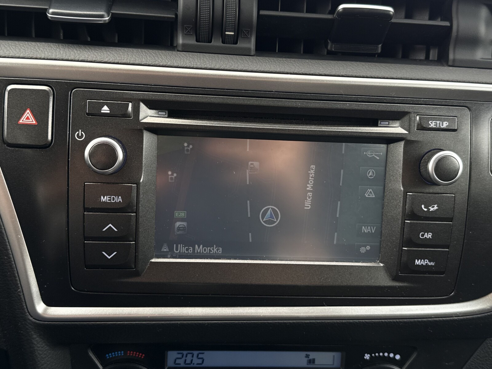 Toyota Auris - zdjęcie 23
