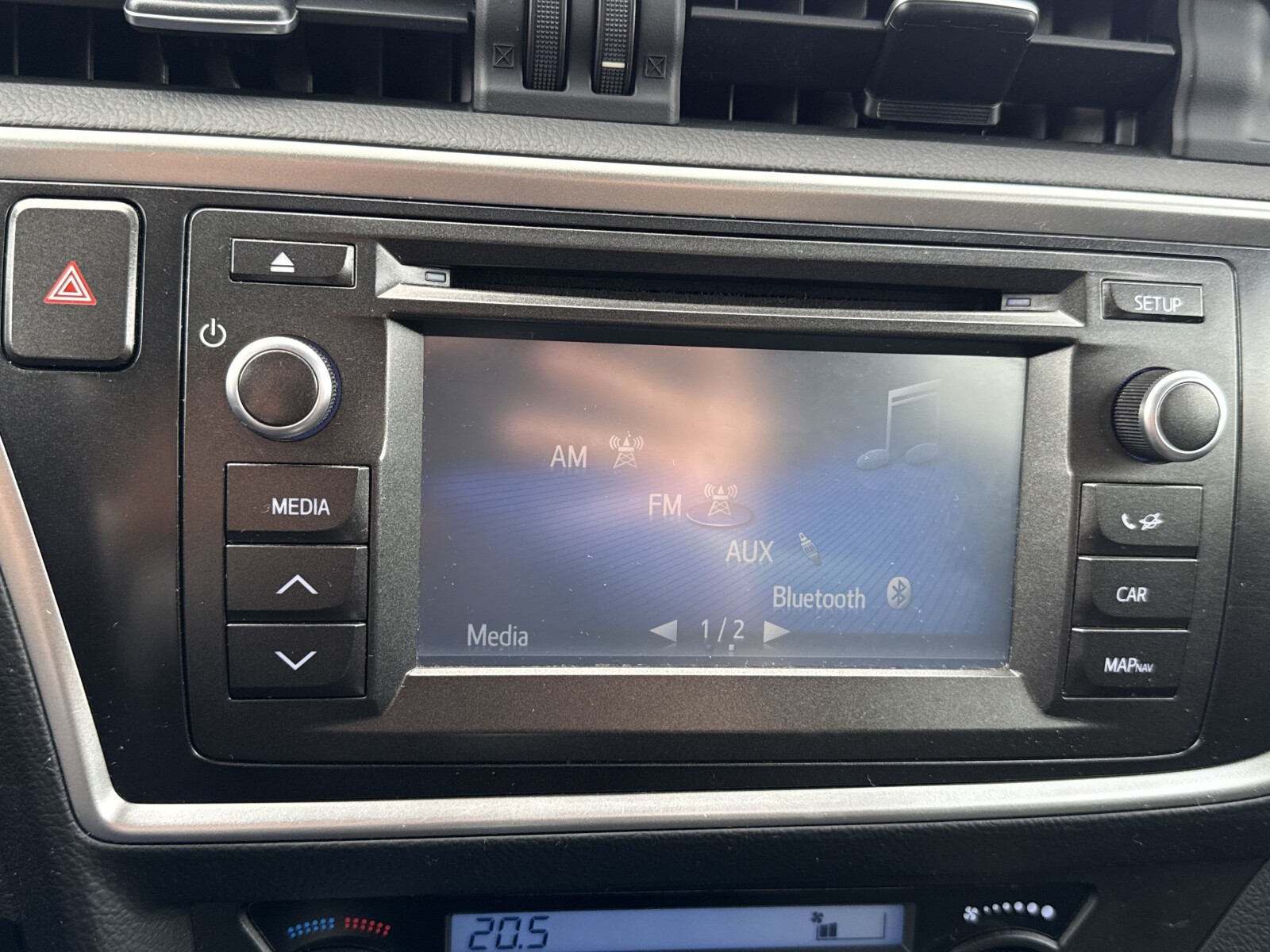 Toyota Auris - zdjęcie 24