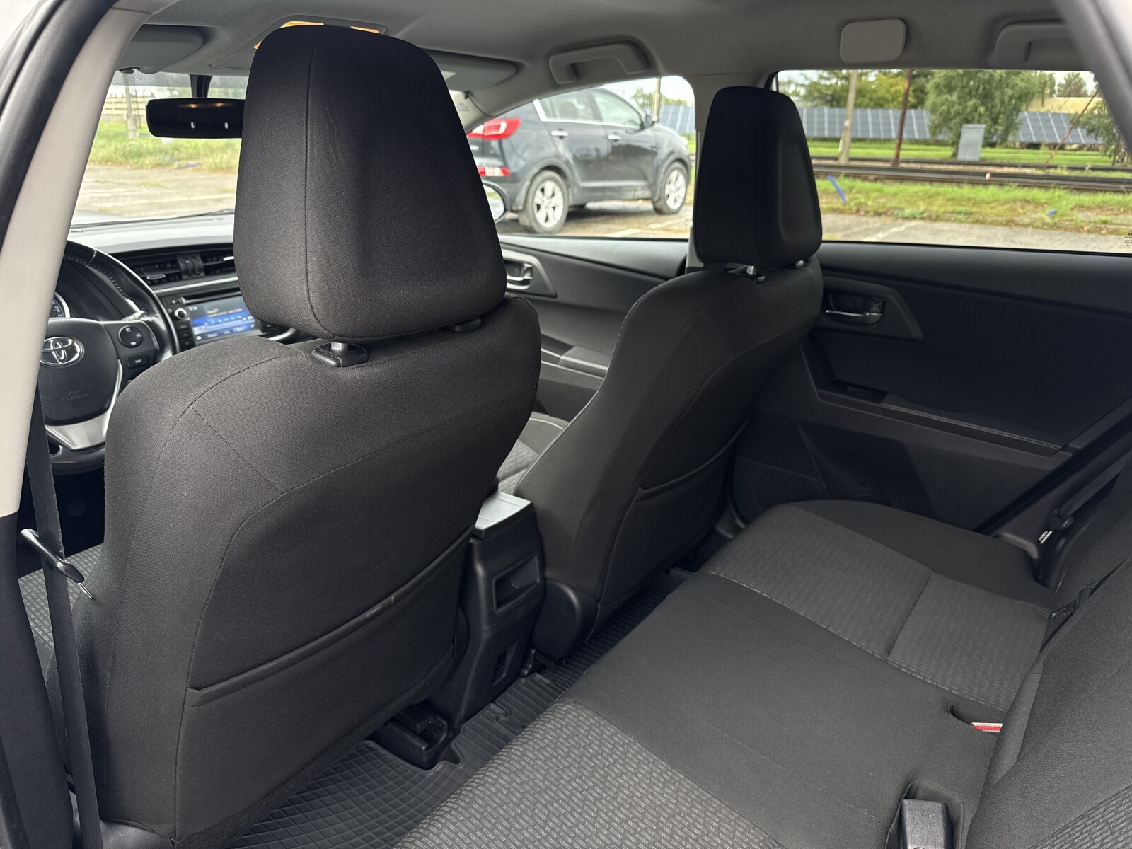Toyota Auris - zdjęcie 27