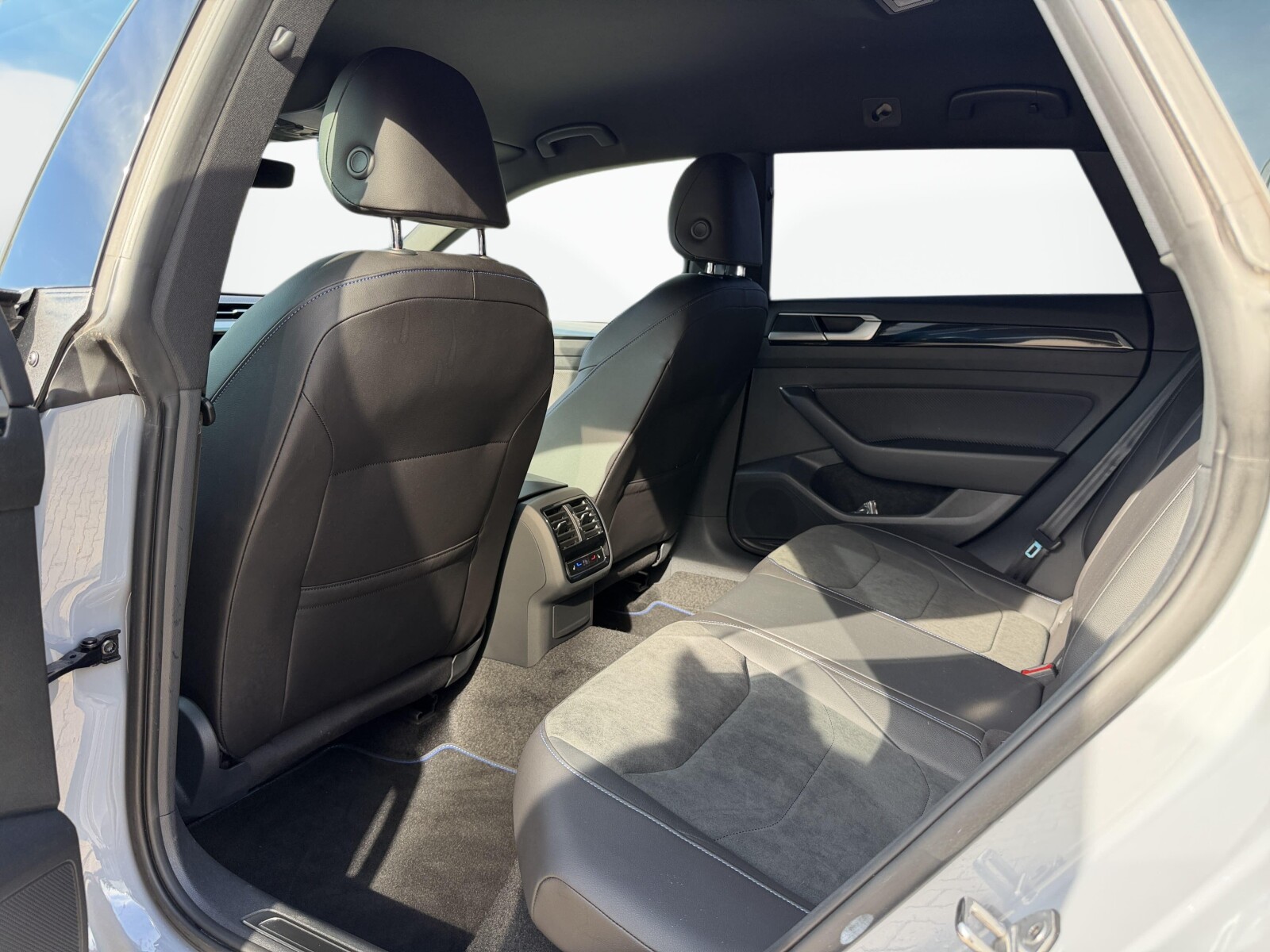 Volkswagen Arteon Shooting Brake - zdjęcie 33