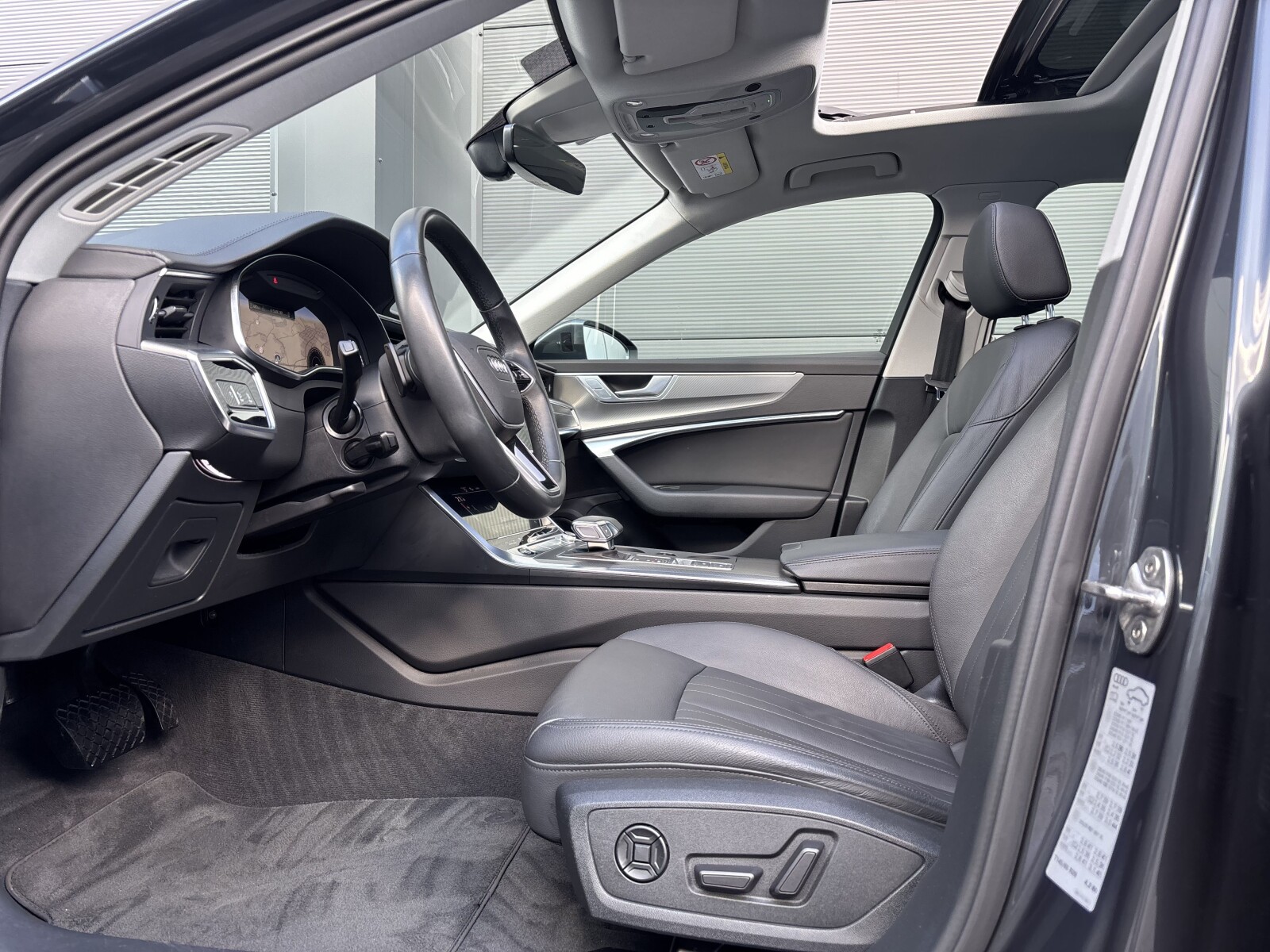 Audi A6 Avant - zdjęcie 16