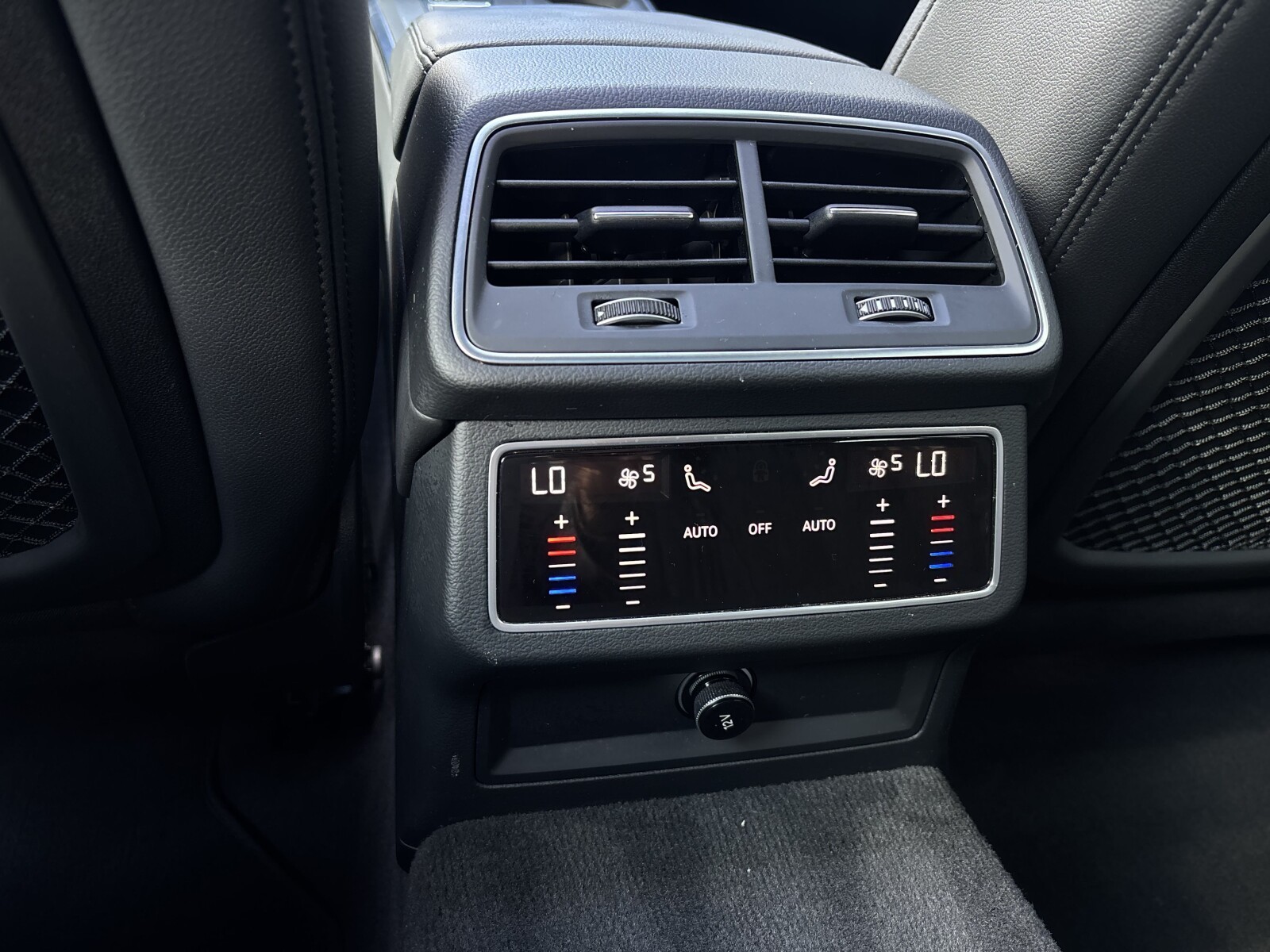 Audi A6 Avant - zdjęcie 32
