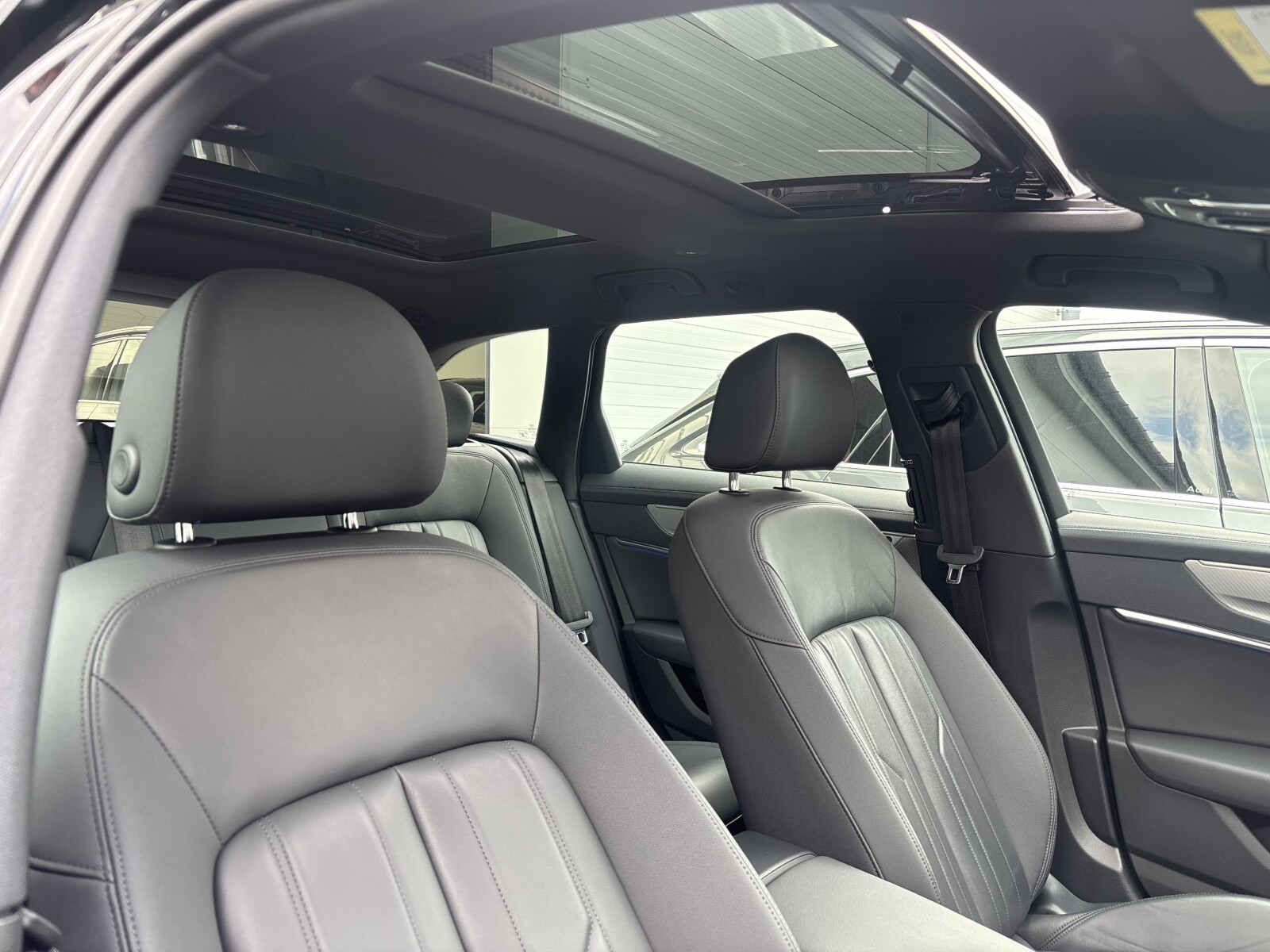 Audi A6 Avant - zdjęcie 38