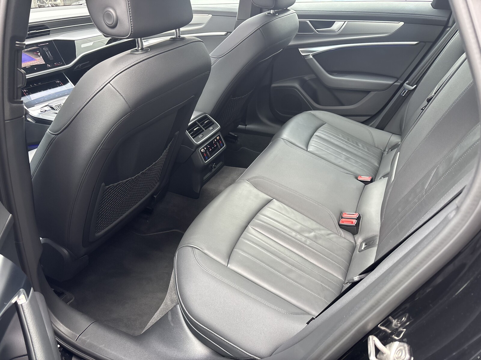 Audi A6 Avant - zdjęcie 32